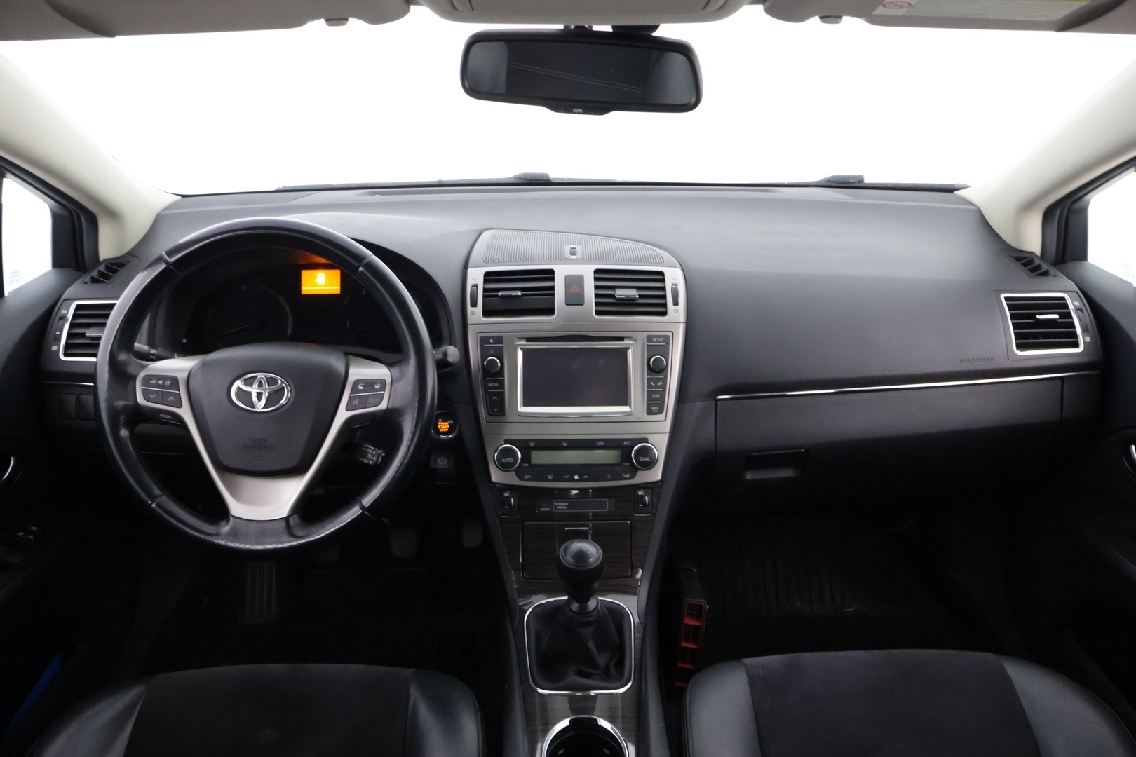 TOYOTA Avensis 2012
