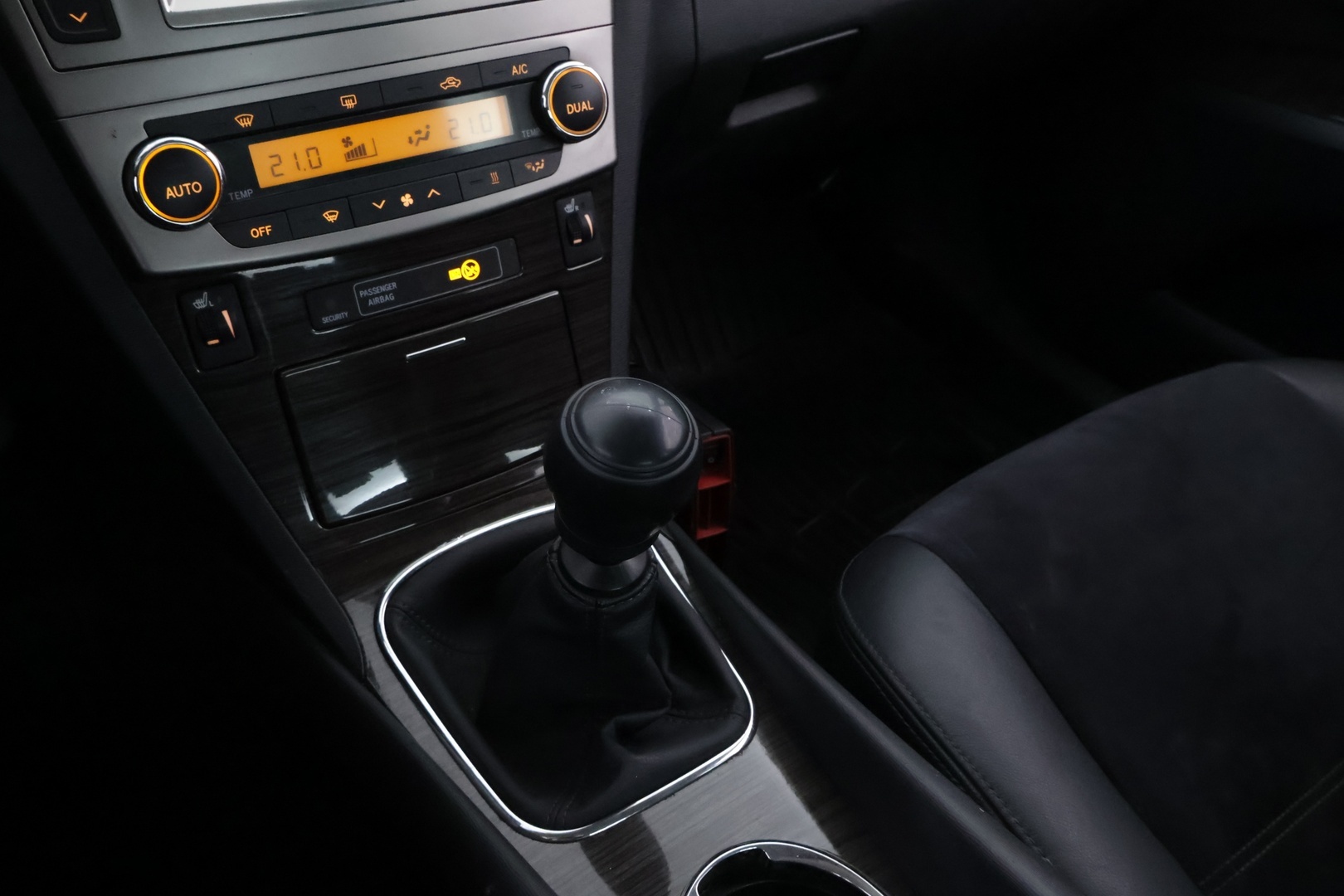 TOYOTA Avensis 2012
