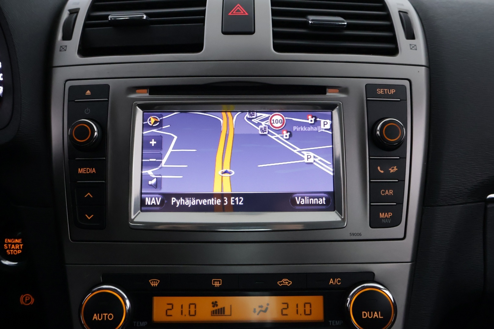 TOYOTA Avensis 2012