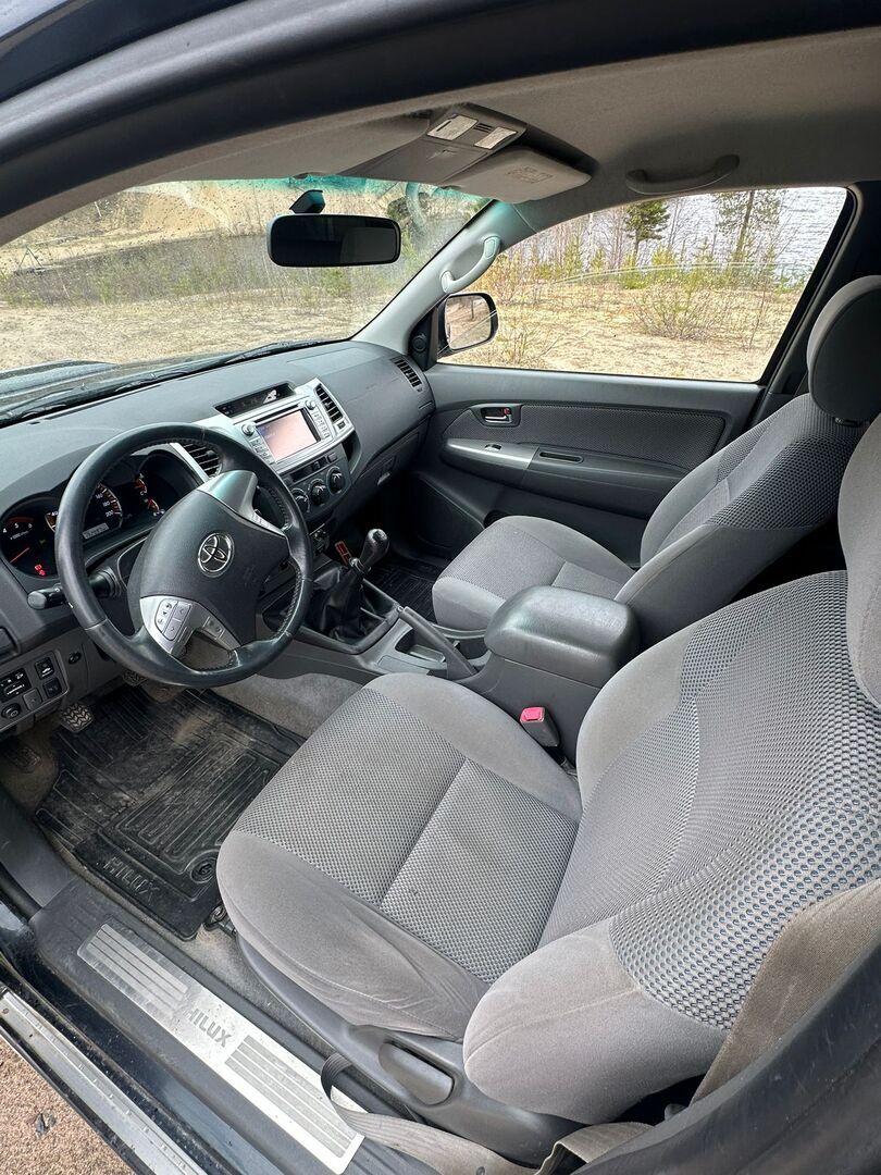 TOYOTA Hilux 2013