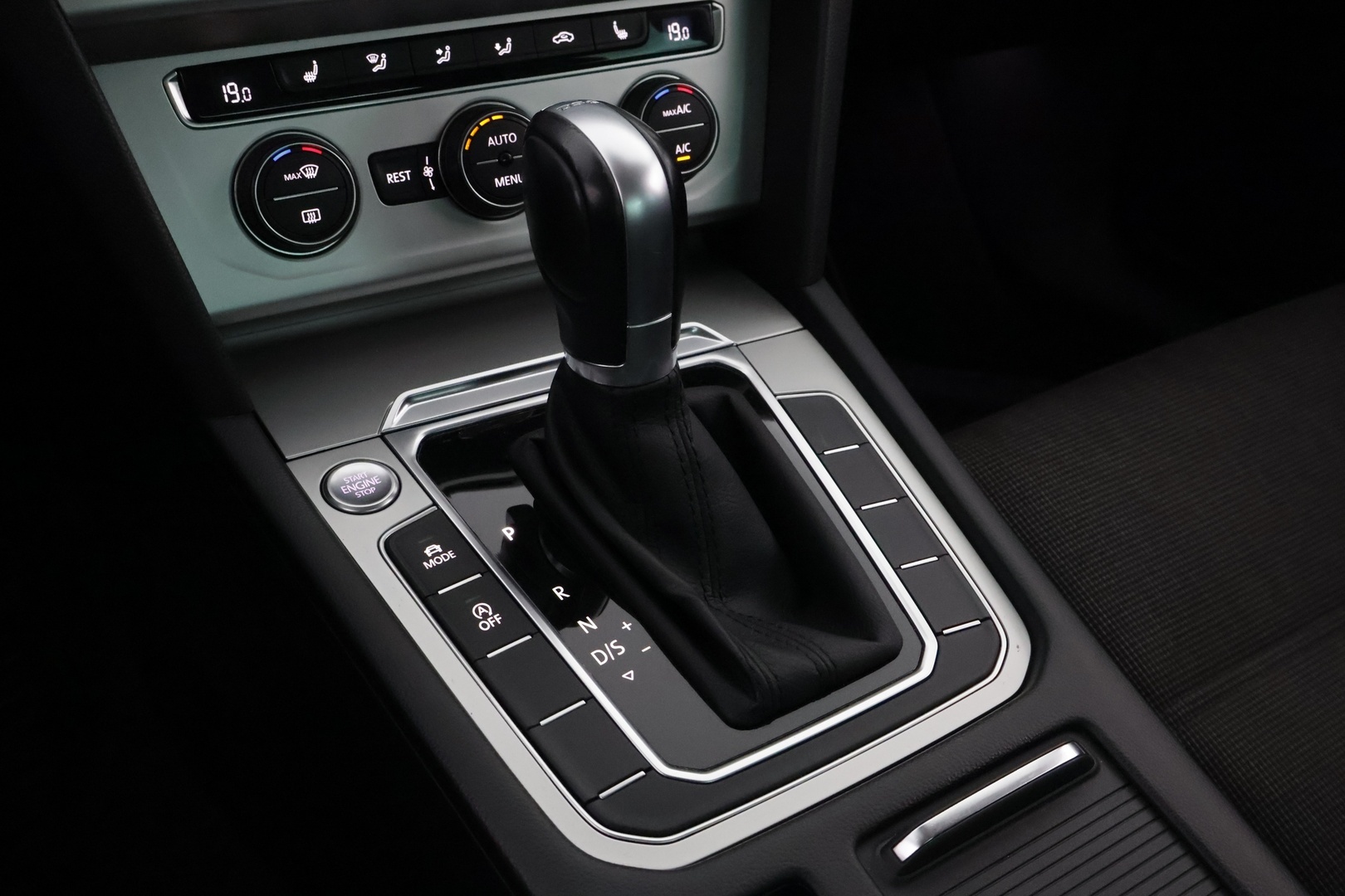 VOLKSWAGEN Passat 2017