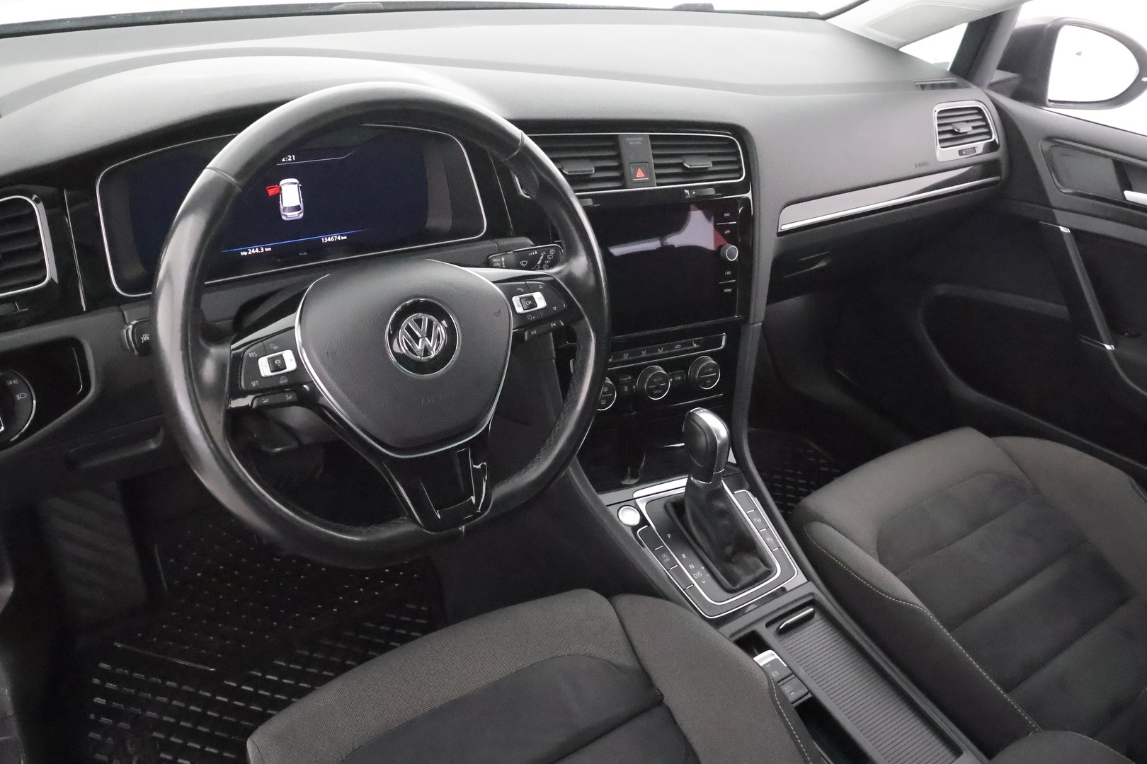 VOLKSWAGEN Golf 2018