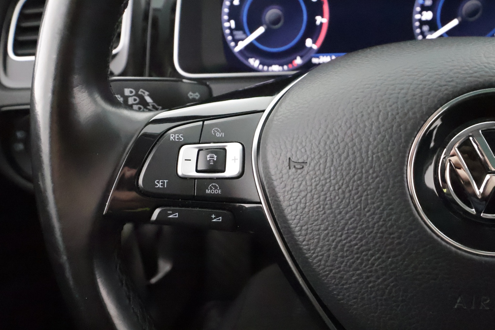 VOLKSWAGEN Golf 2018