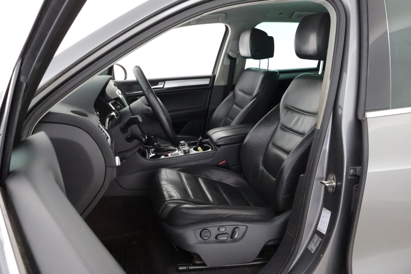 VOLKSWAGEN Touareg 2011