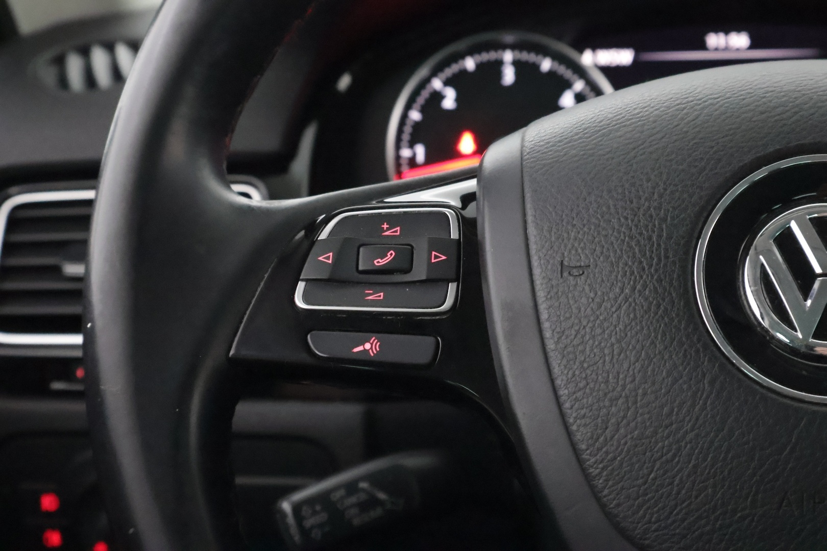 VOLKSWAGEN Touareg 2011