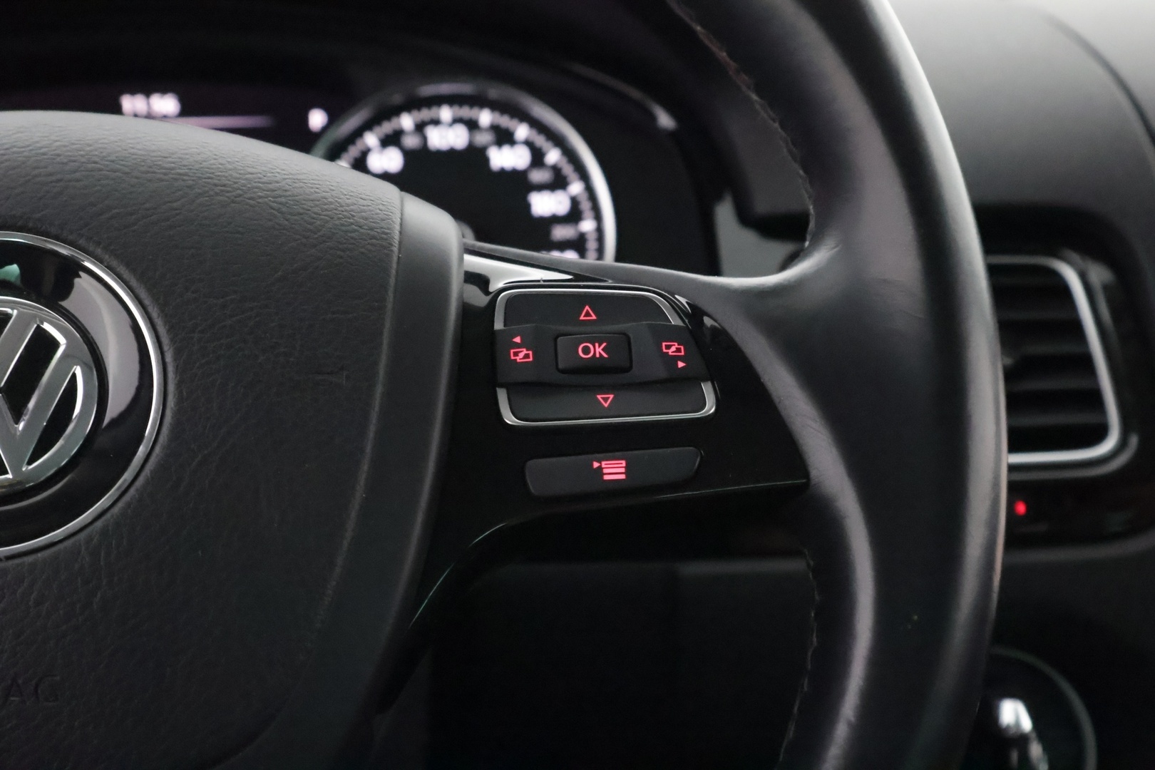 VOLKSWAGEN Touareg 2011