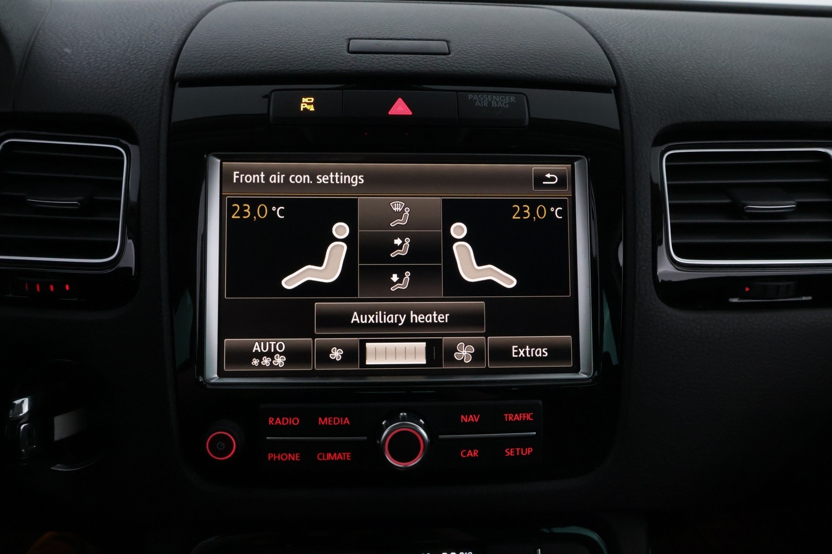 VOLKSWAGEN Touareg 2011