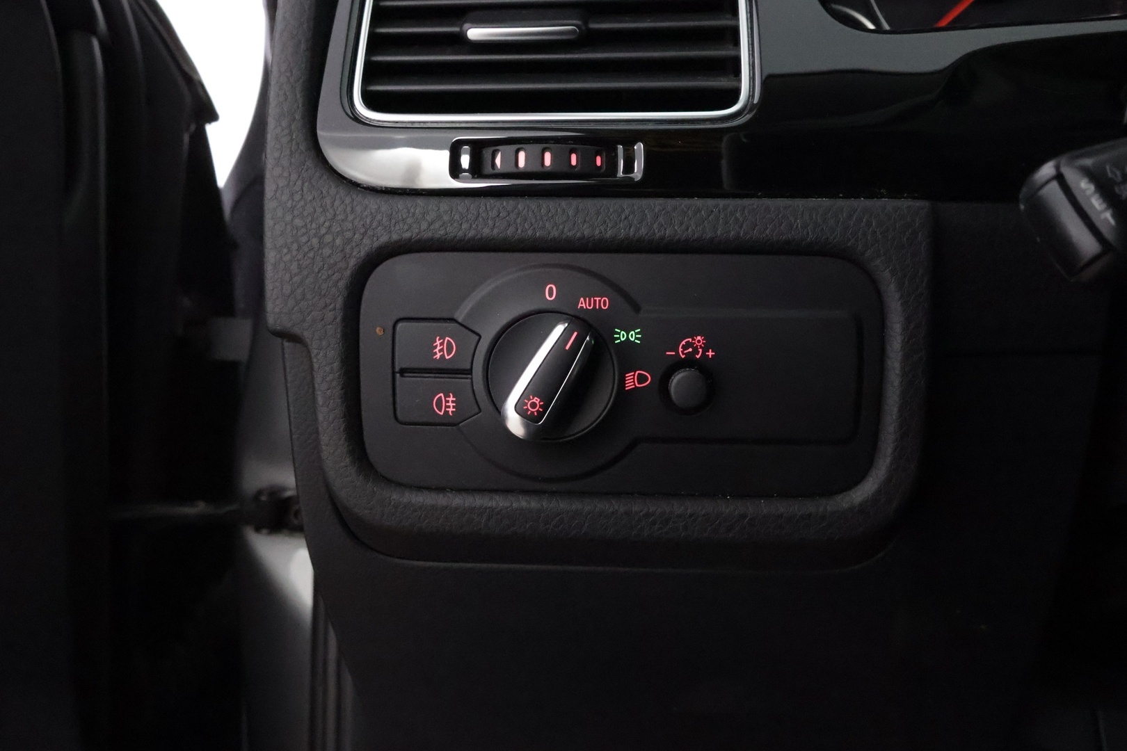 VOLKSWAGEN Touareg 2011