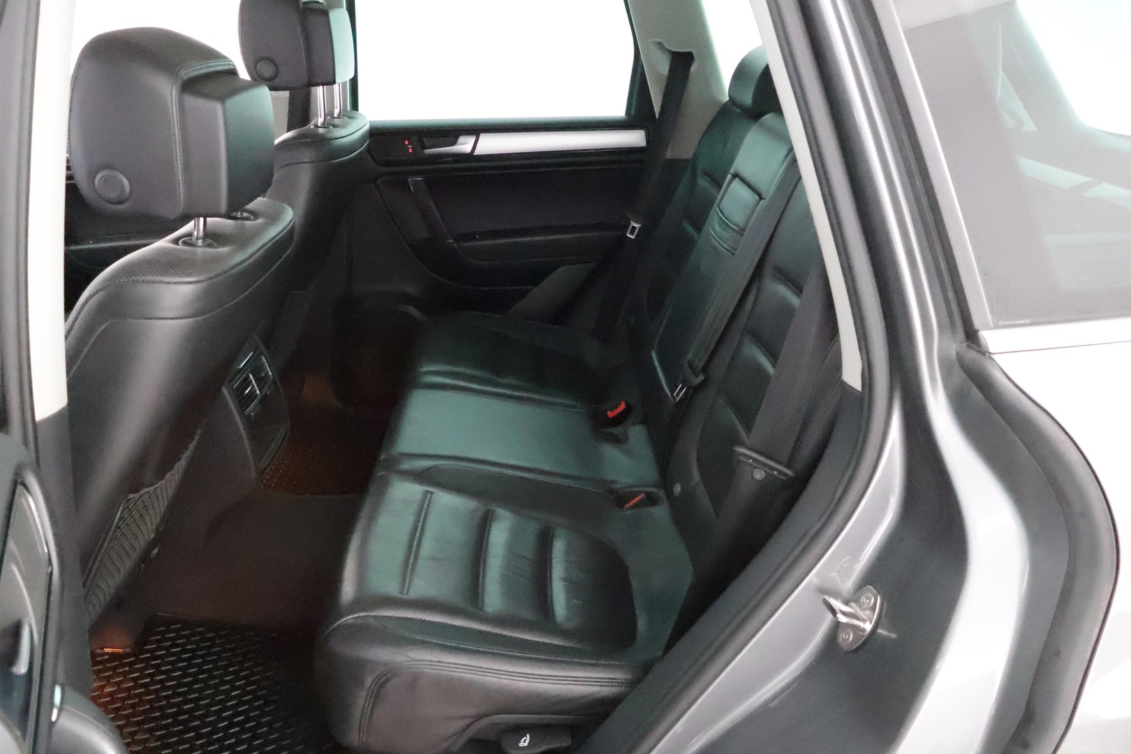 VOLKSWAGEN Touareg 2011