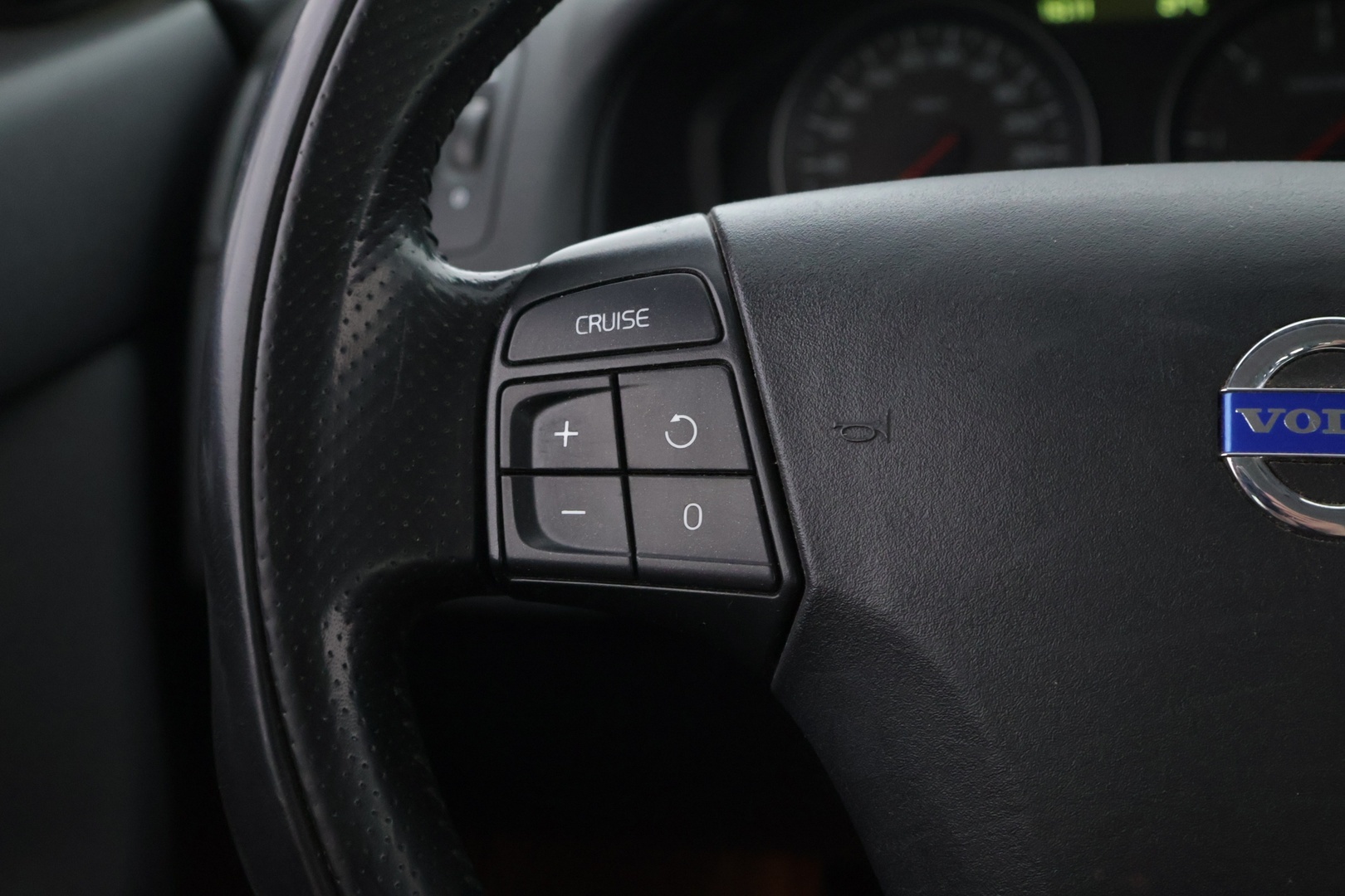 VOLVO V50 2011