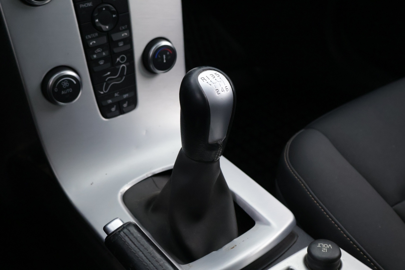 VOLVO V50 2011