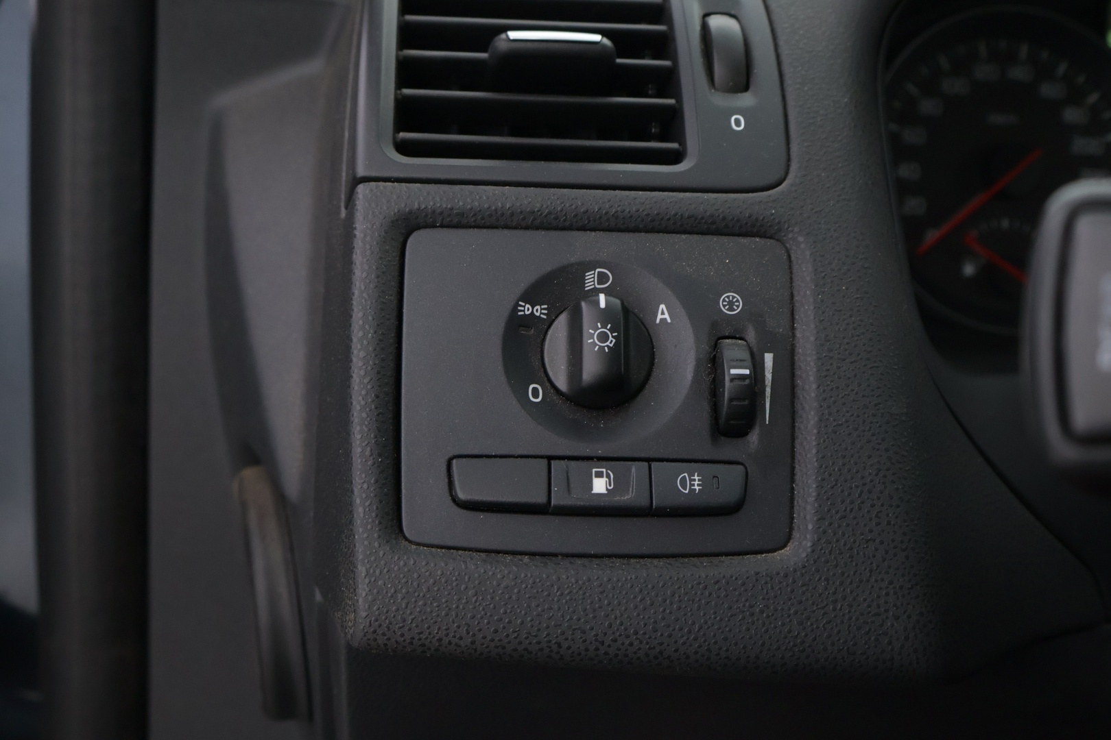 VOLVO V50 2011