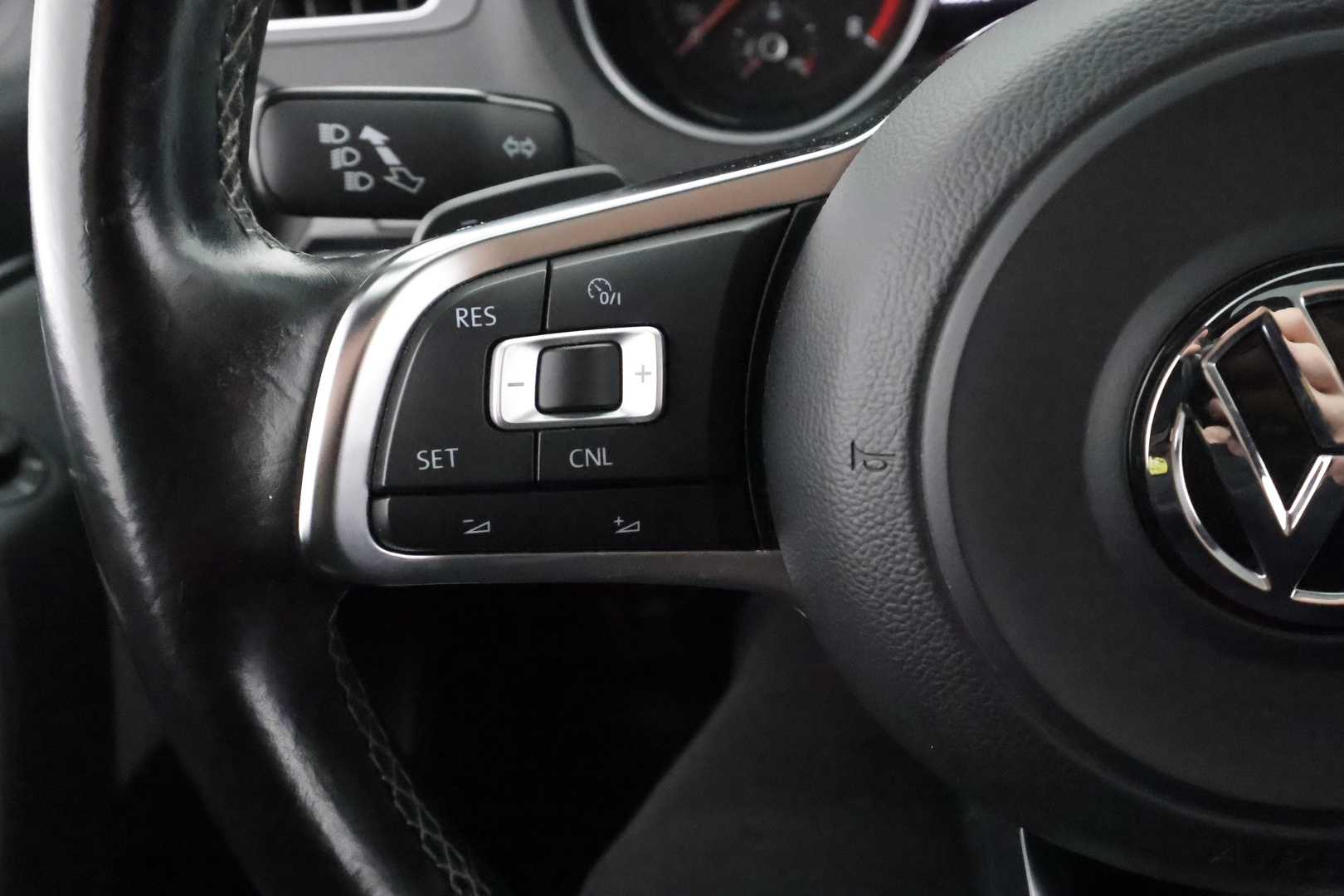 VOLKSWAGEN Polo 2015