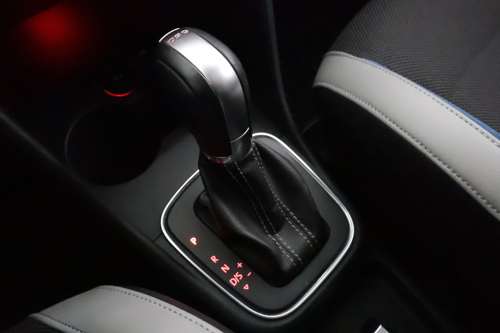 VOLKSWAGEN Polo 2015