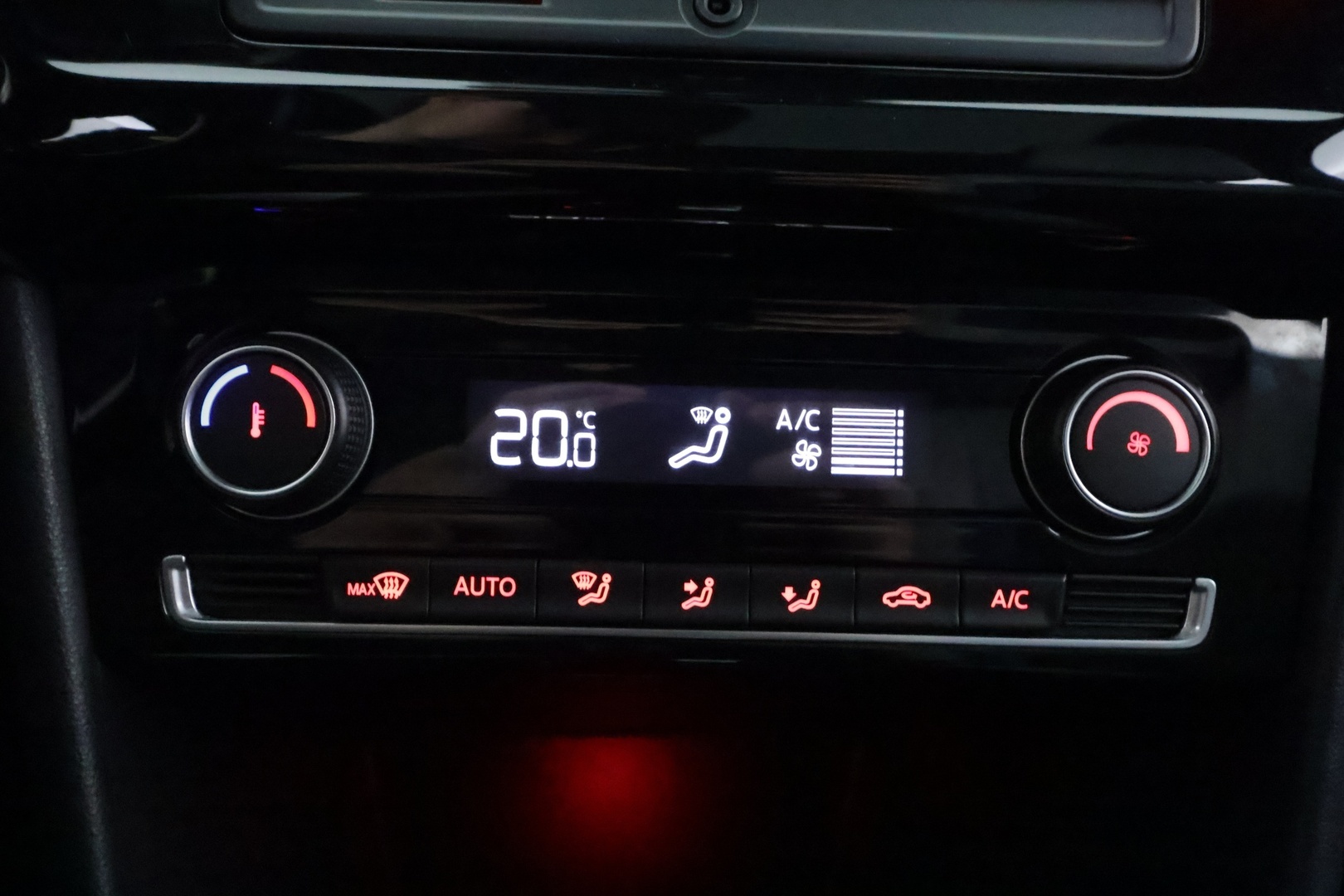 VOLKSWAGEN Polo 2015