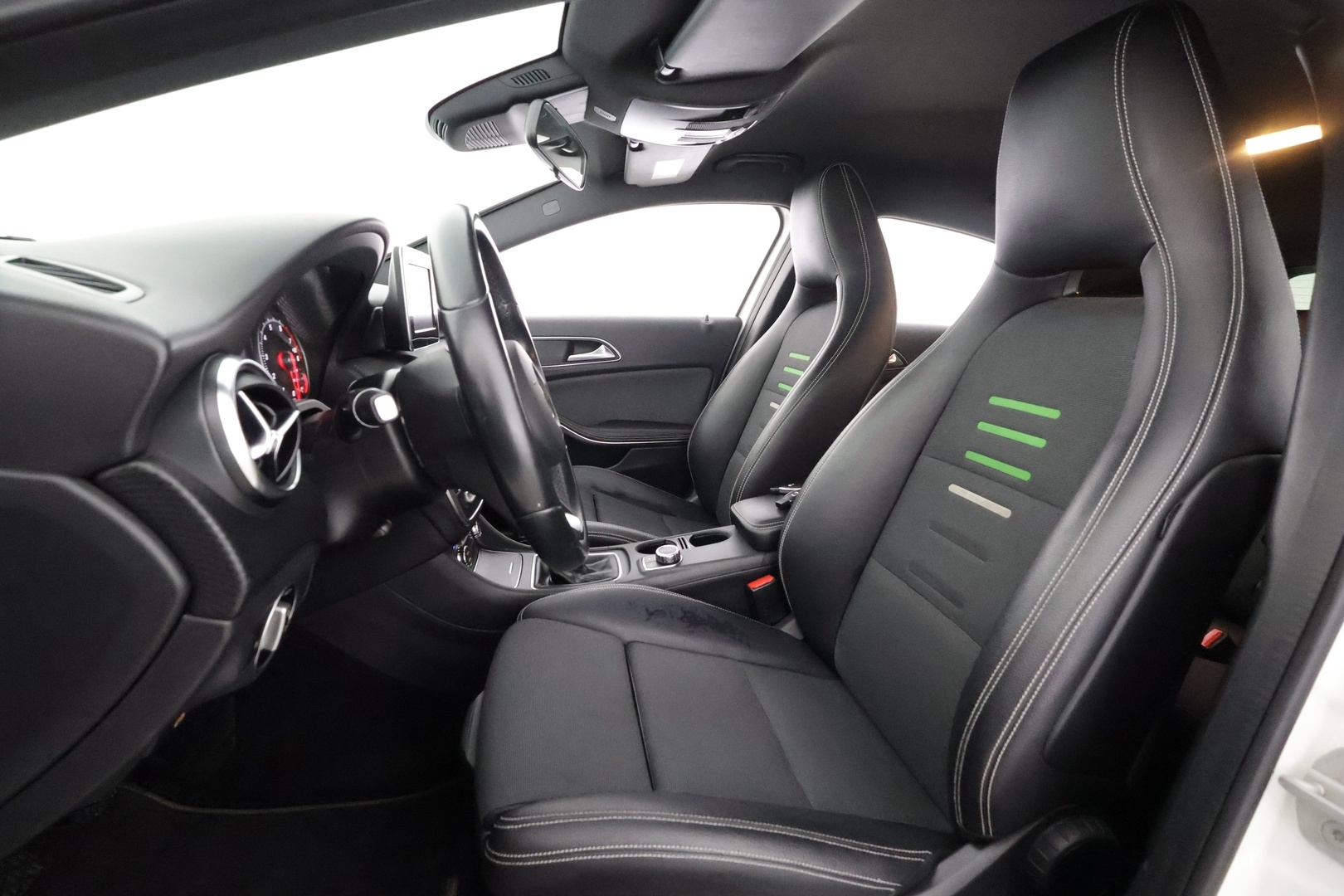 MERCEDES-BENZ A 2016