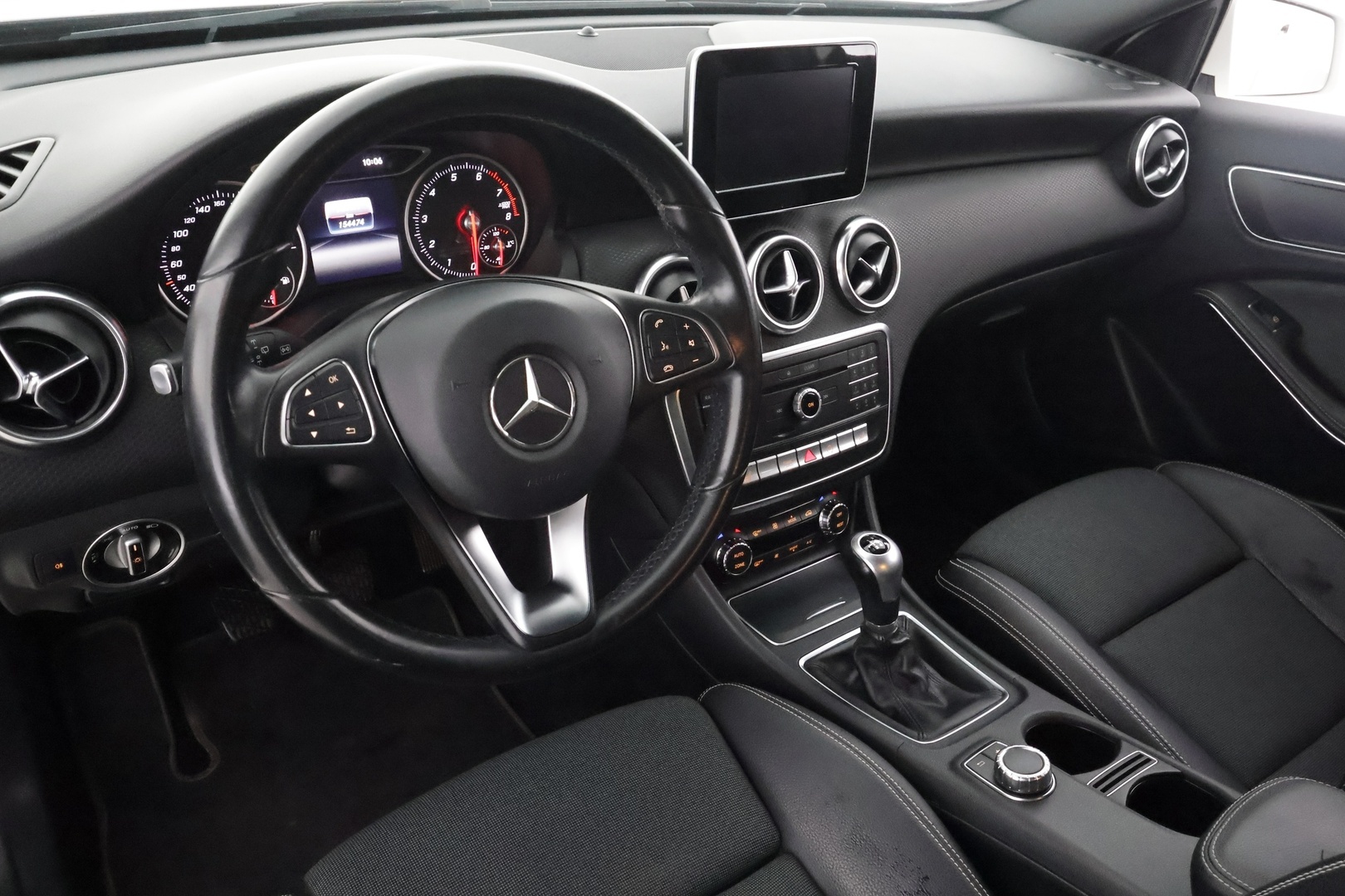 MERCEDES-BENZ A 2016