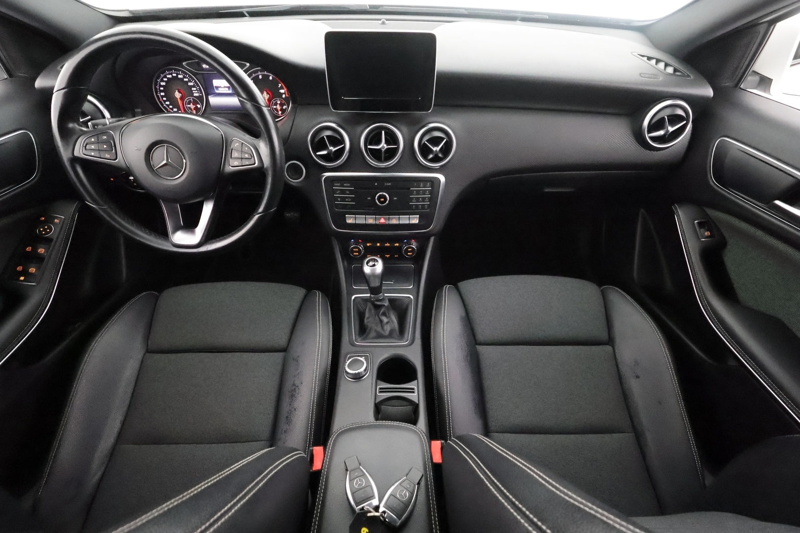 MERCEDES-BENZ A 2016