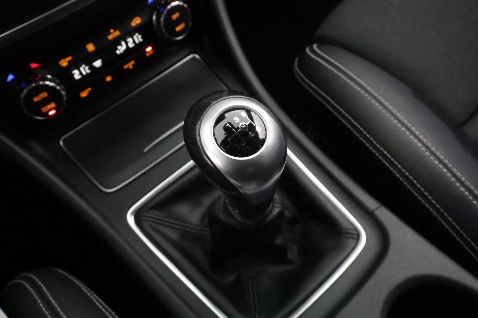 MERCEDES-BENZ A 2016