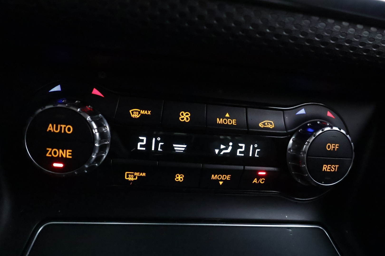 MERCEDES-BENZ A 2016