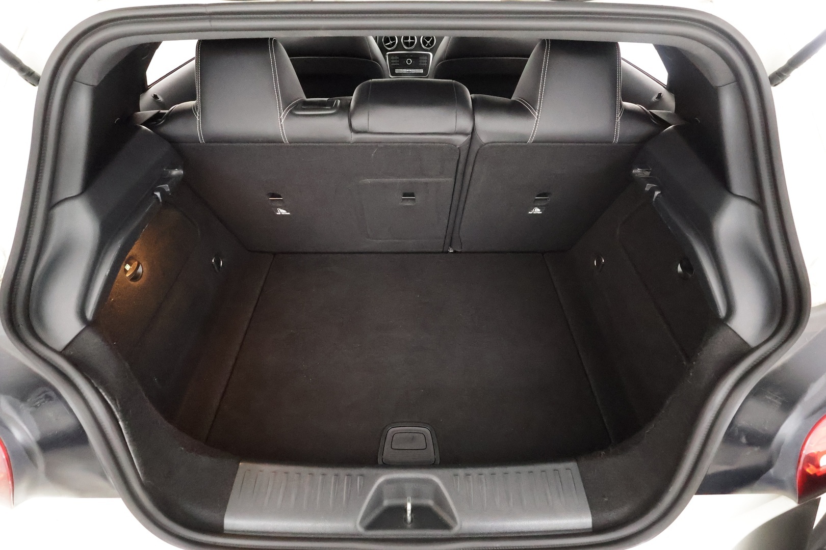 MERCEDES-BENZ A 2016
