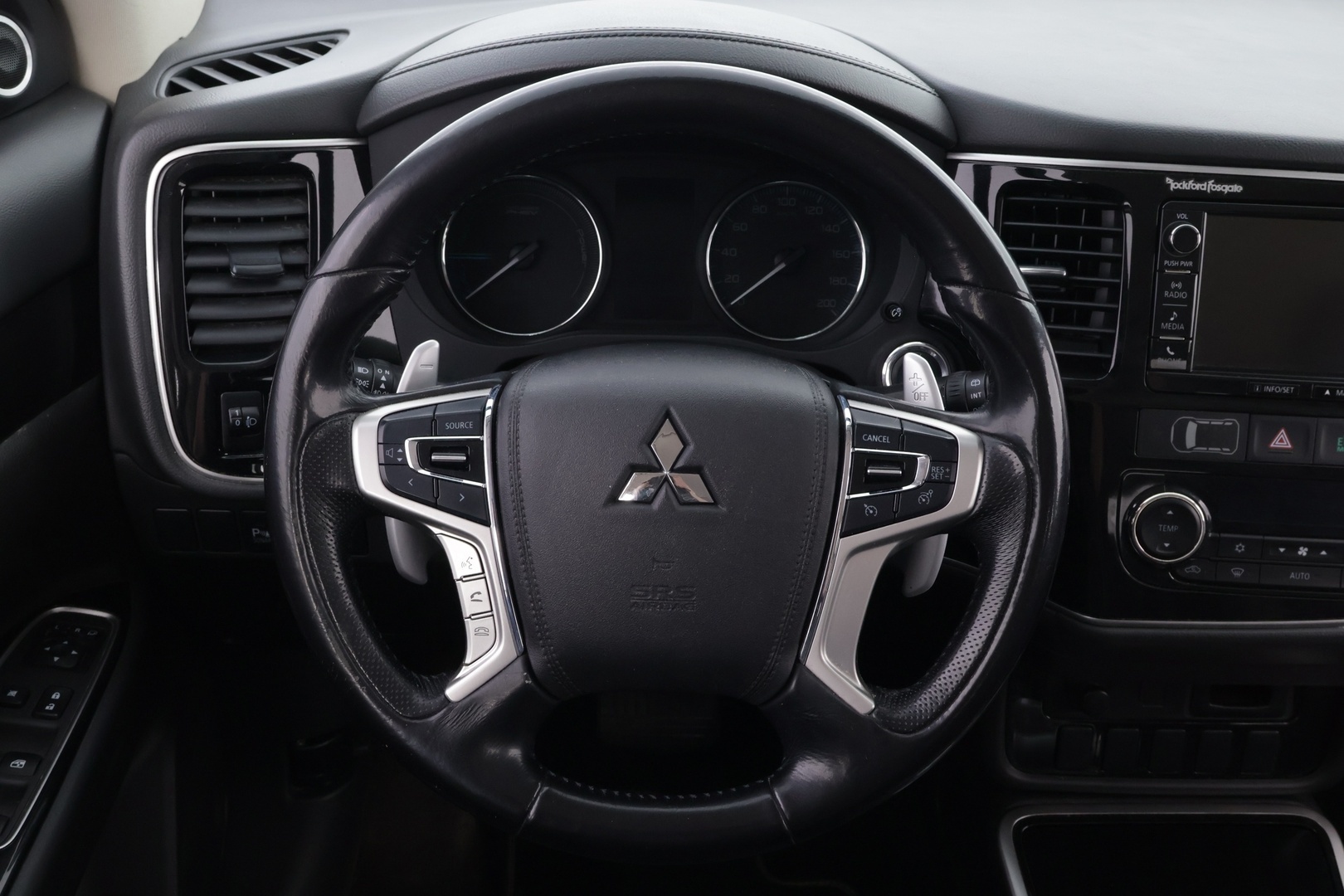 MITSUBISHI OUTLANDER PHEV 2016