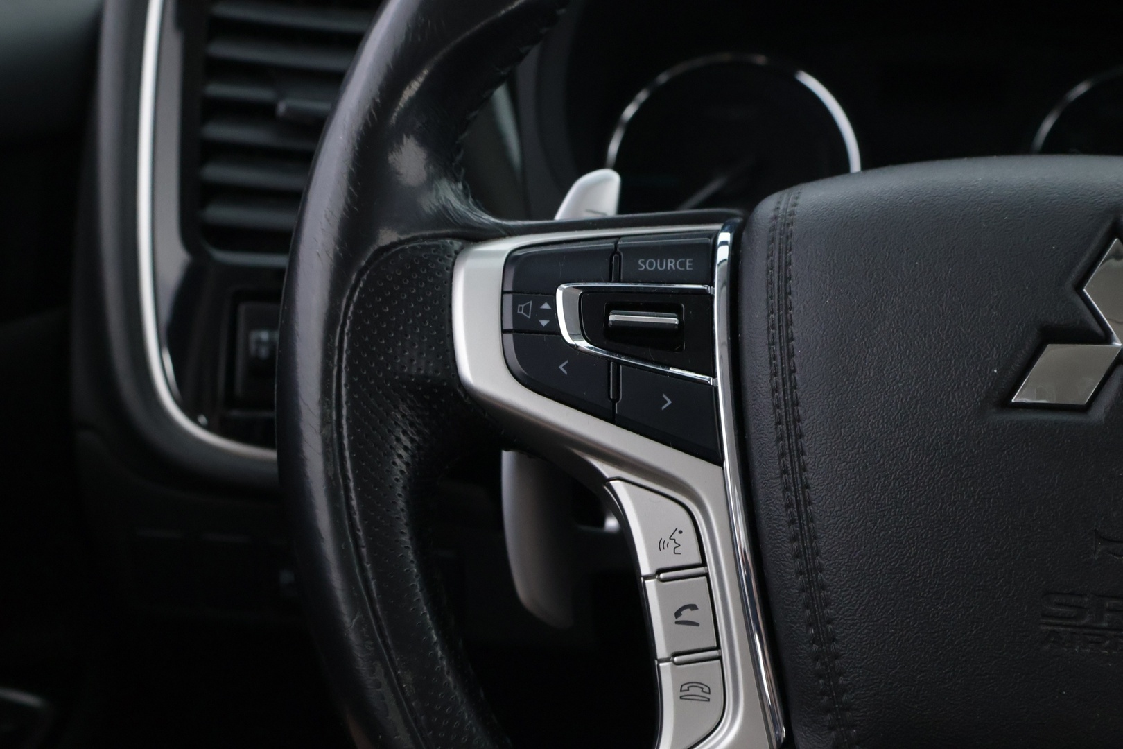 MITSUBISHI OUTLANDER PHEV 2016