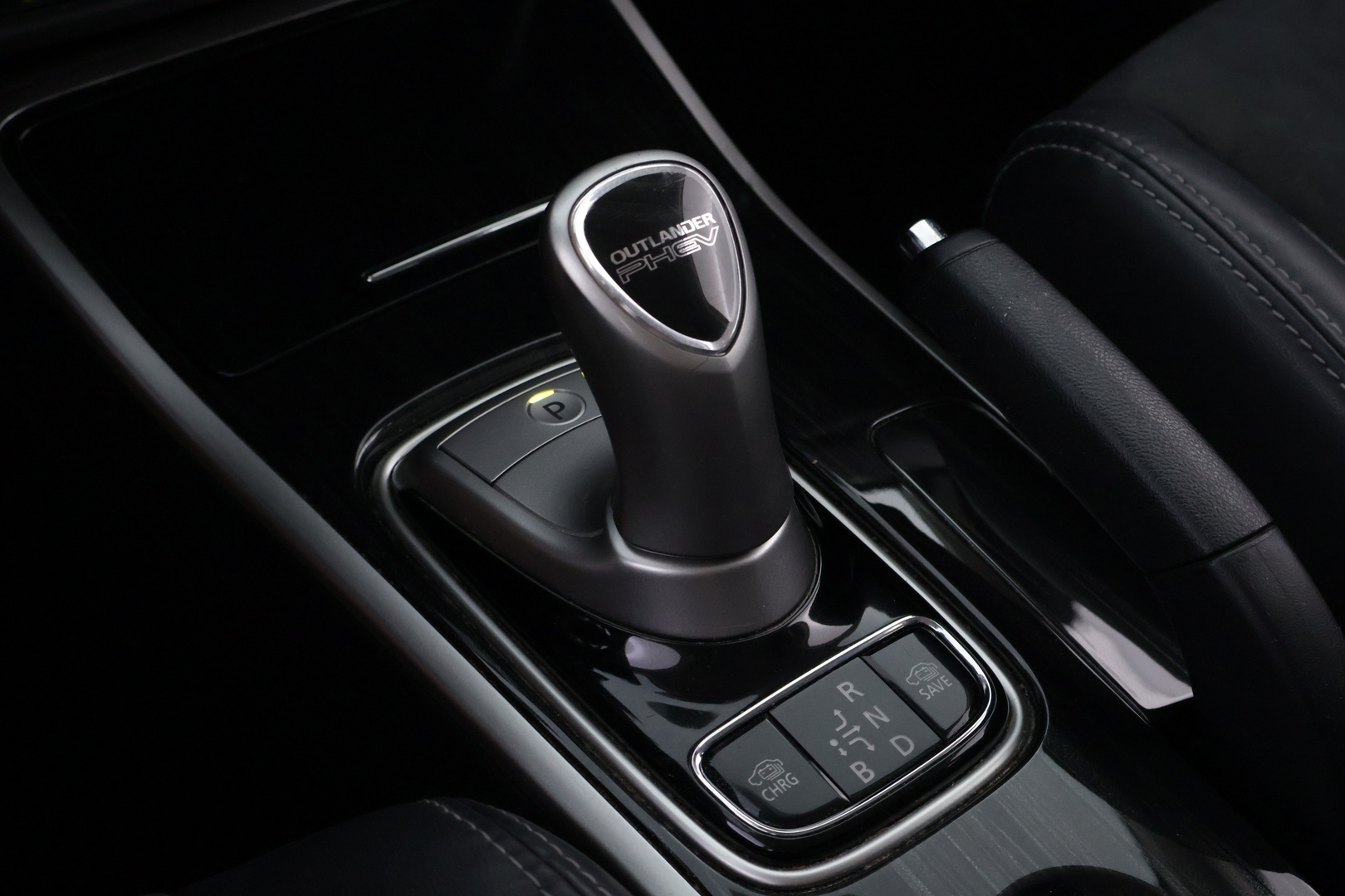 MITSUBISHI OUTLANDER PHEV 2016