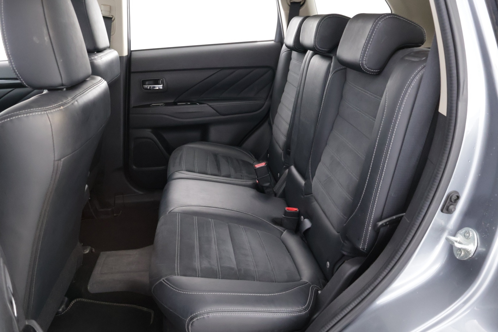 MITSUBISHI OUTLANDER PHEV 2016