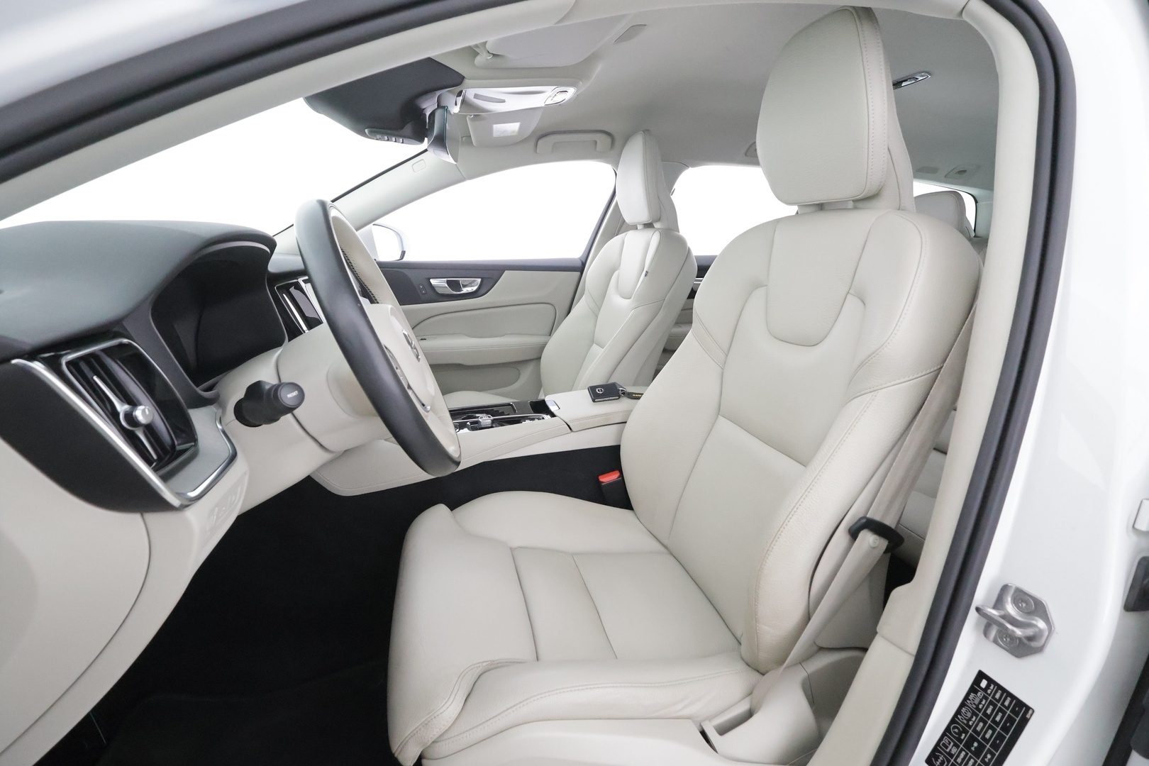 VOLVO V60 2022