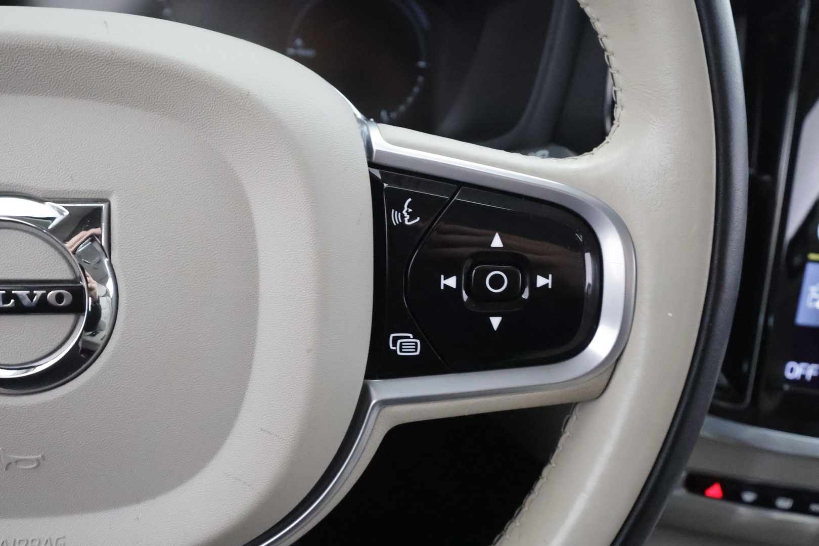 VOLVO V60 2022
