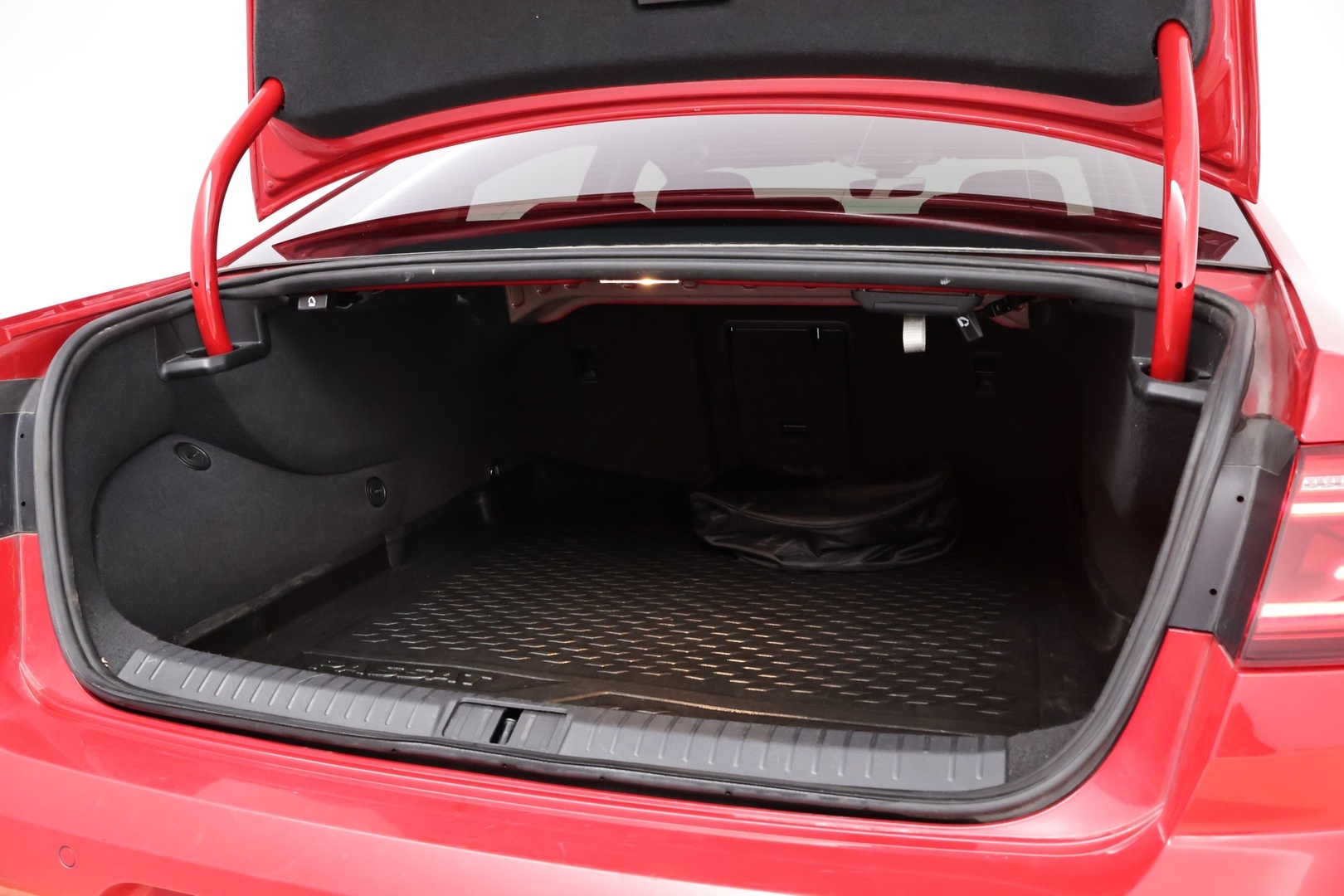 VOLKSWAGEN PASSAT 2020