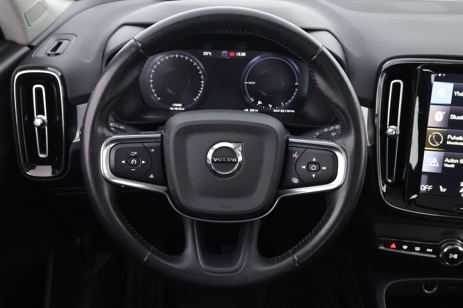 VOLVO XC40 2021