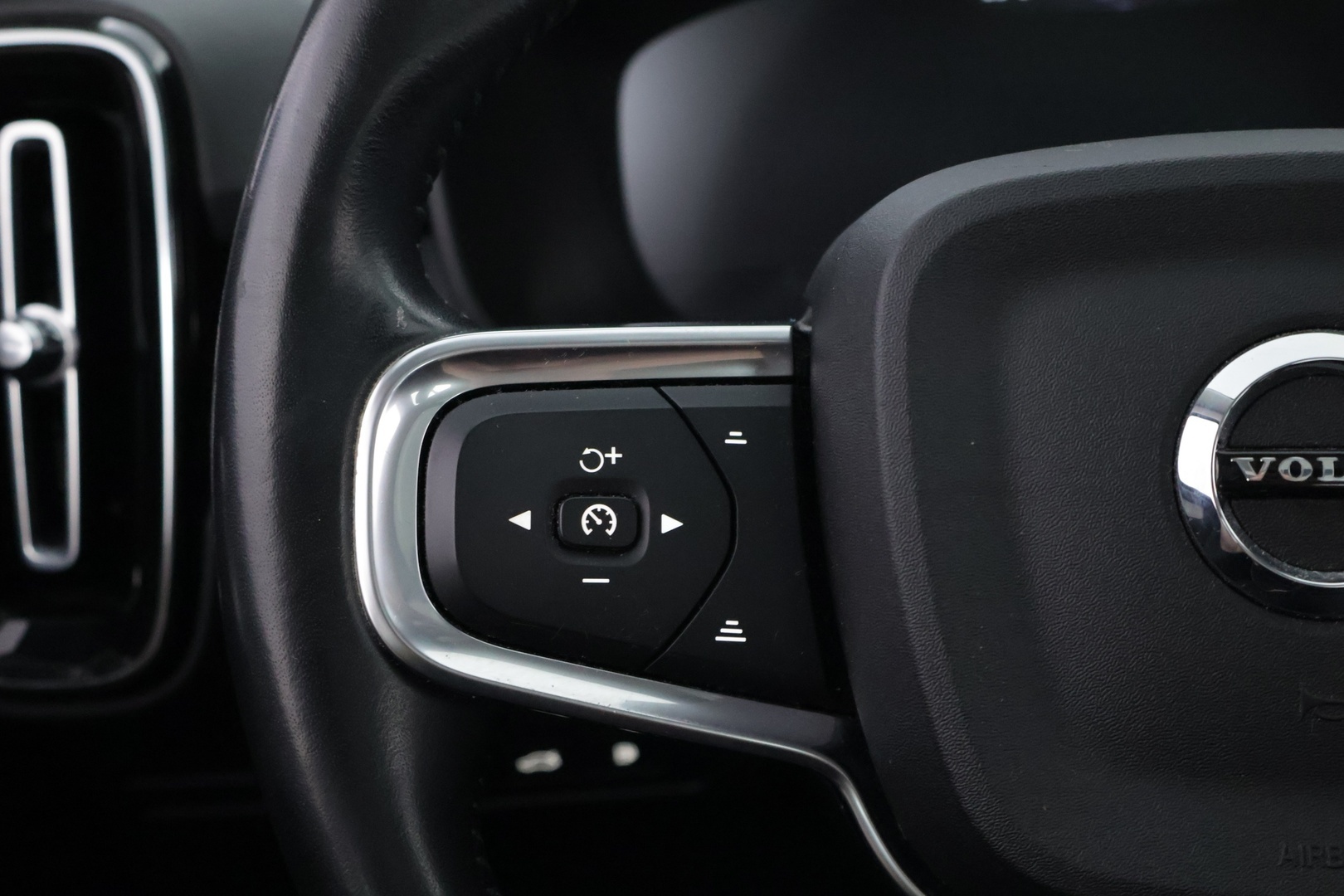 VOLVO XC40 2021