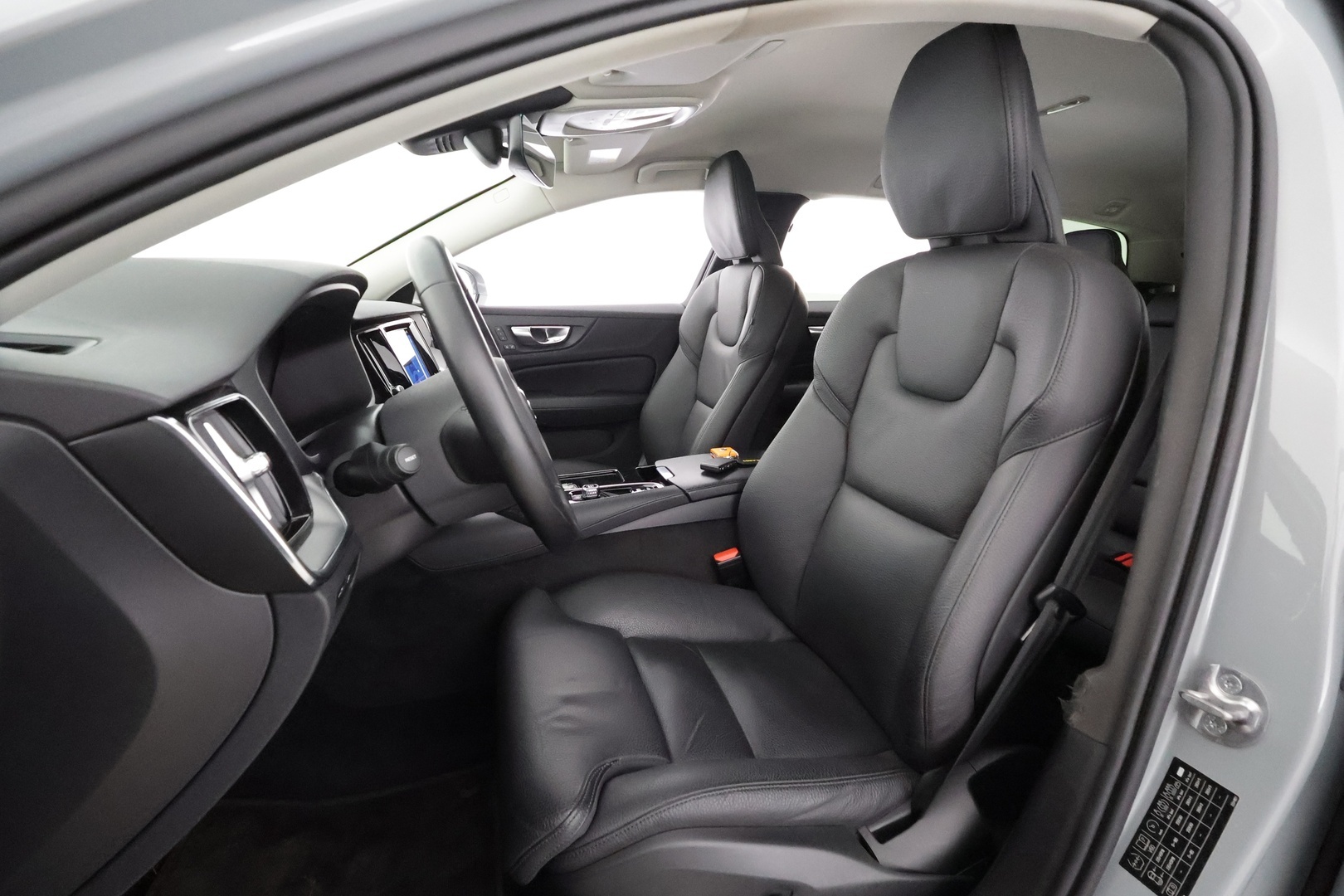 VOLVO V60 2024