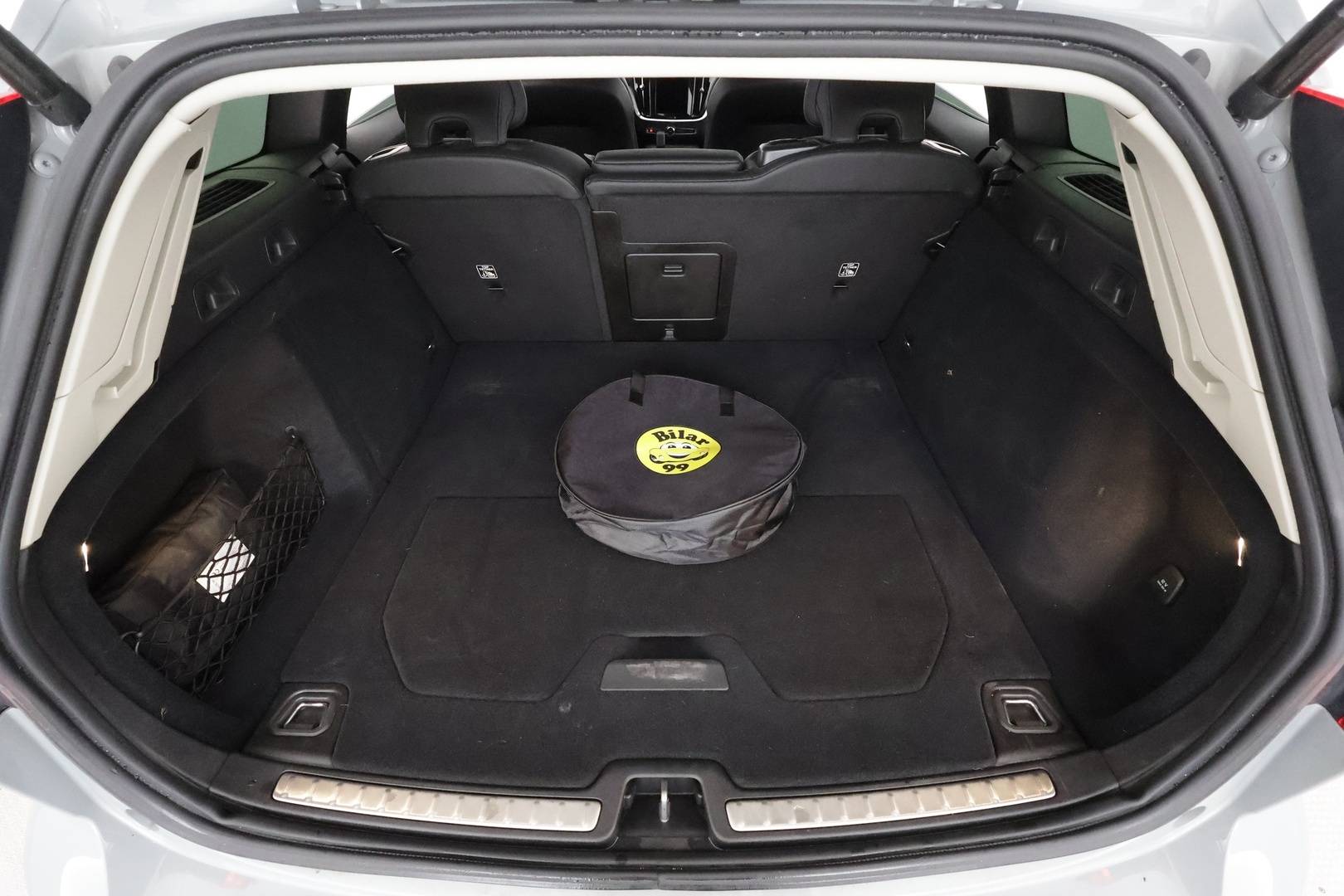 VOLVO V60 2024