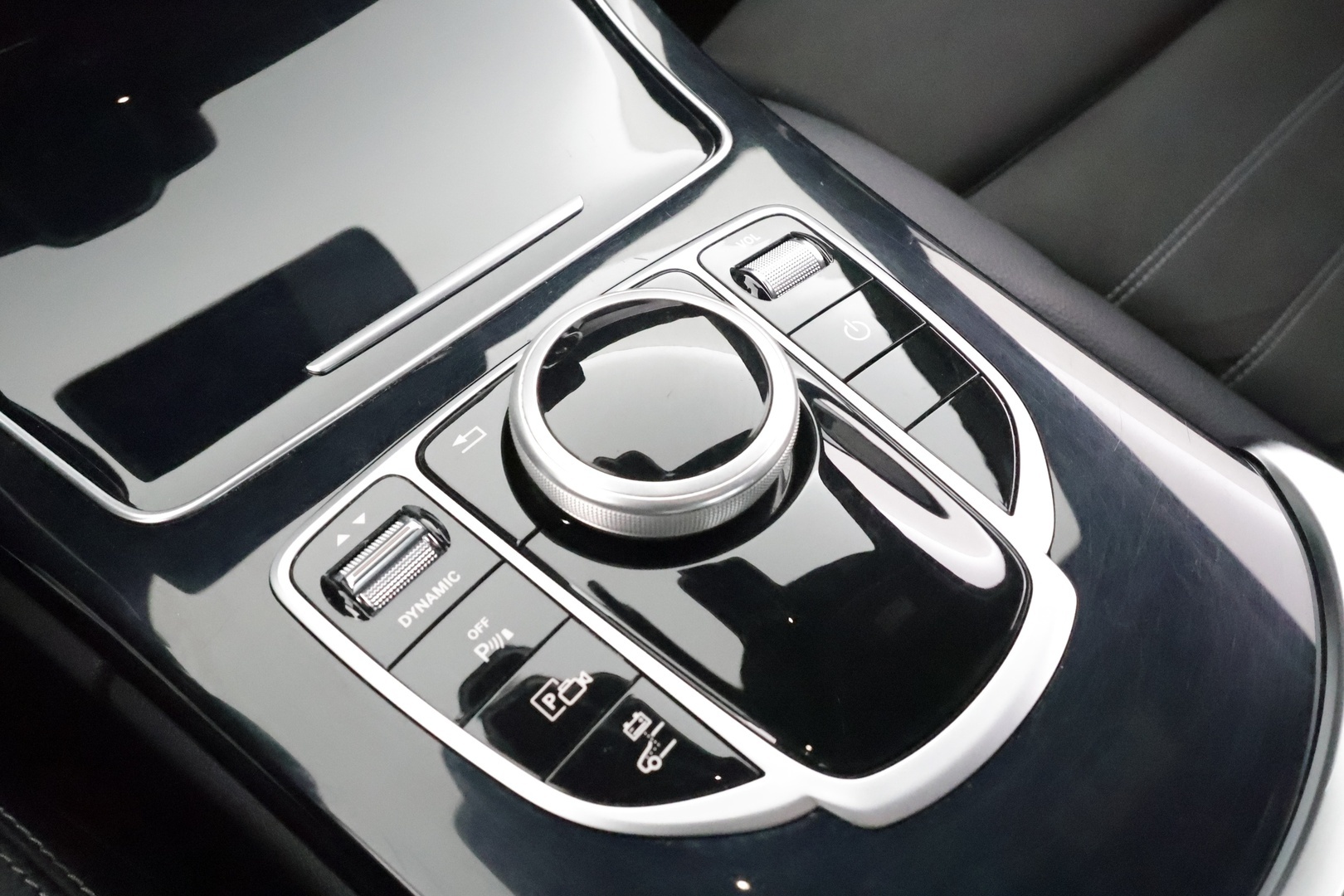 MERCEDES-BENZ C 2020