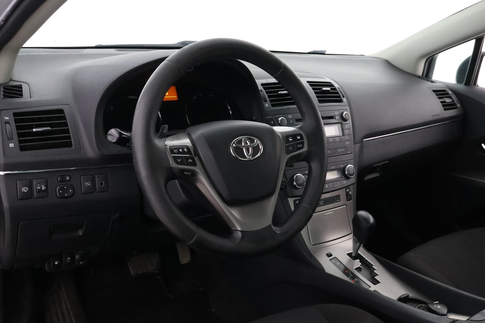 TOYOTA Avensis 2010