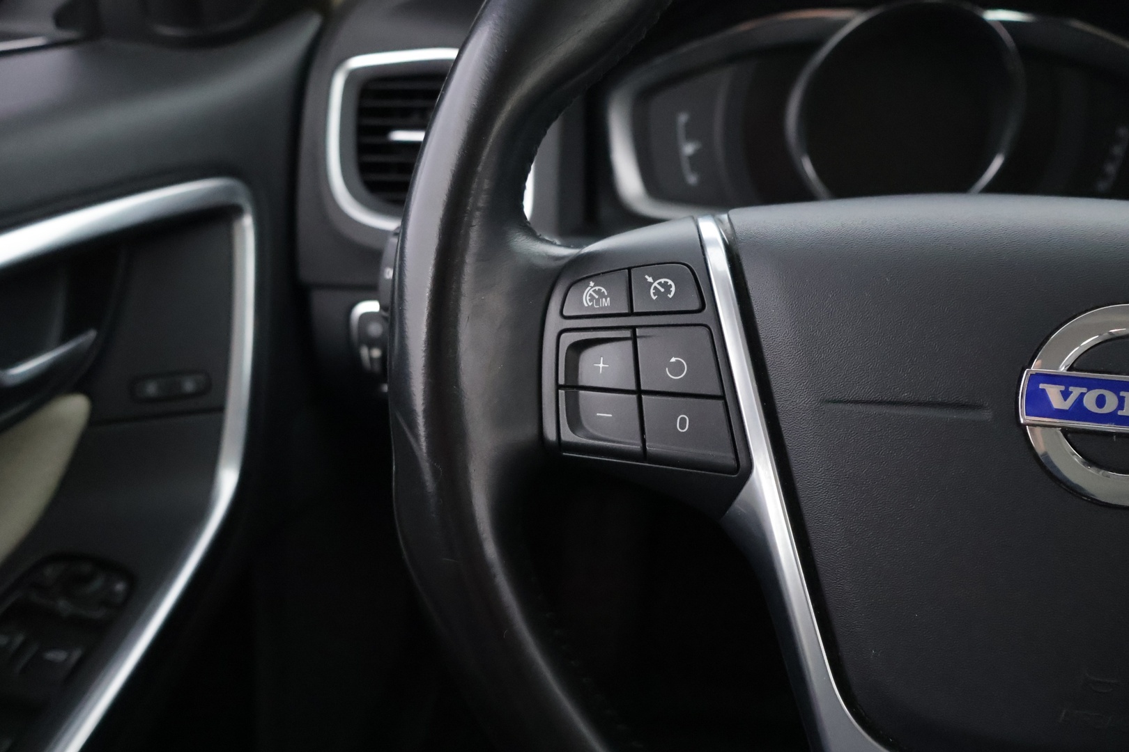 VOLVO V60 2013