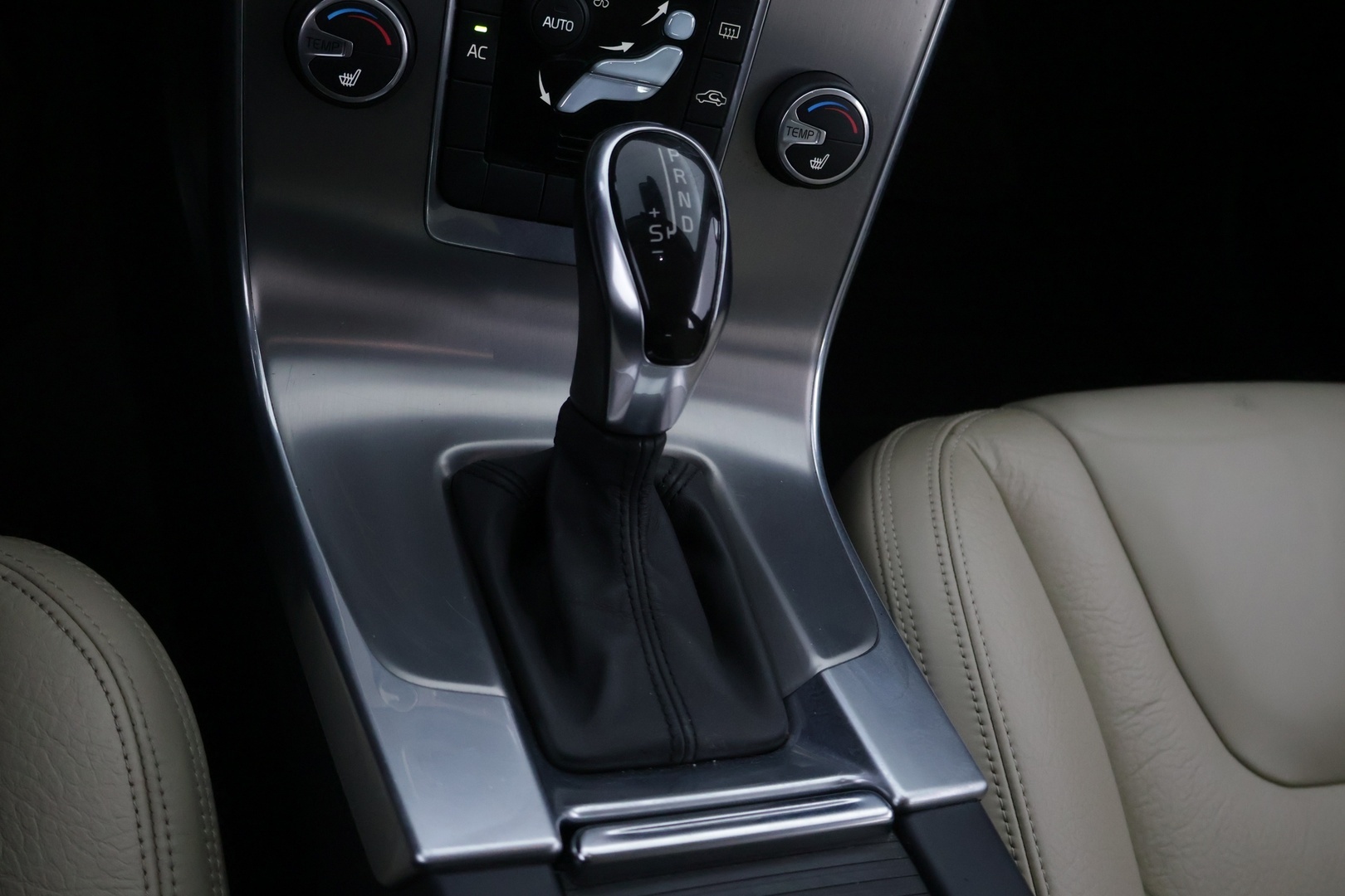 VOLVO V60 2013
