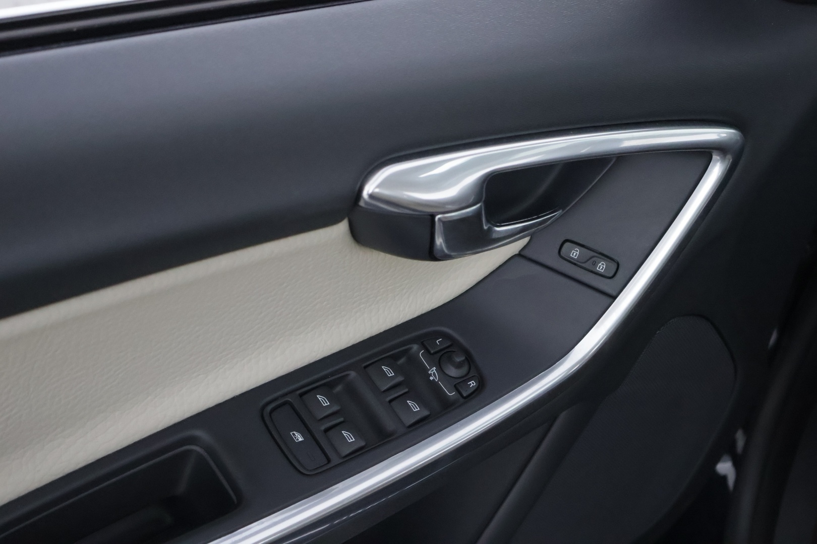 VOLVO V60 2013