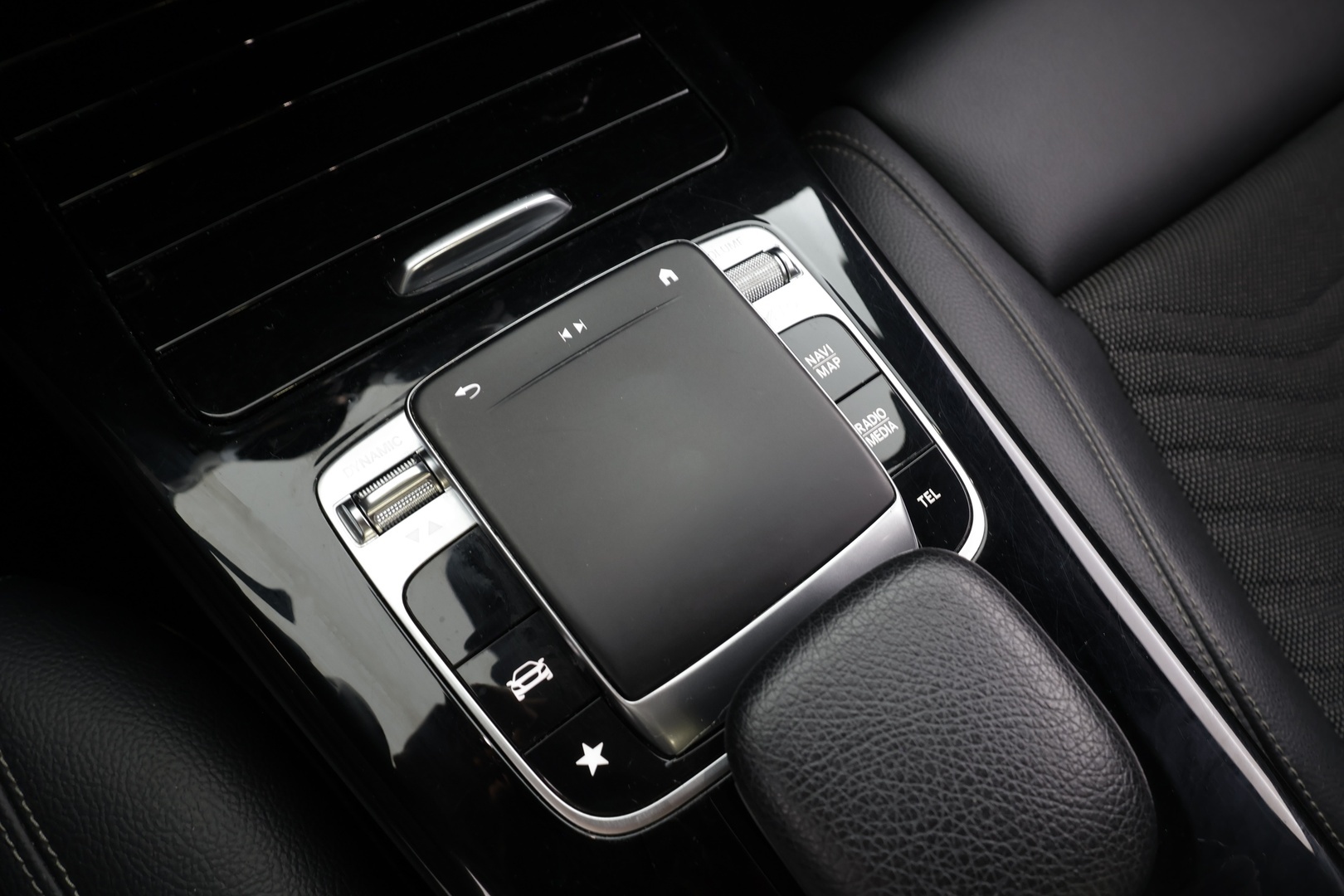 MERCEDES-BENZ A 2019