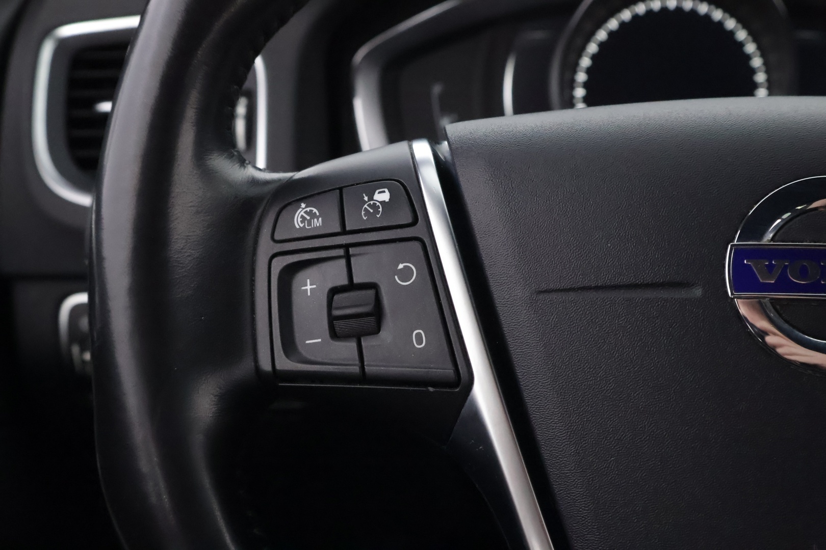 VOLVO V60 Cross Country 2018