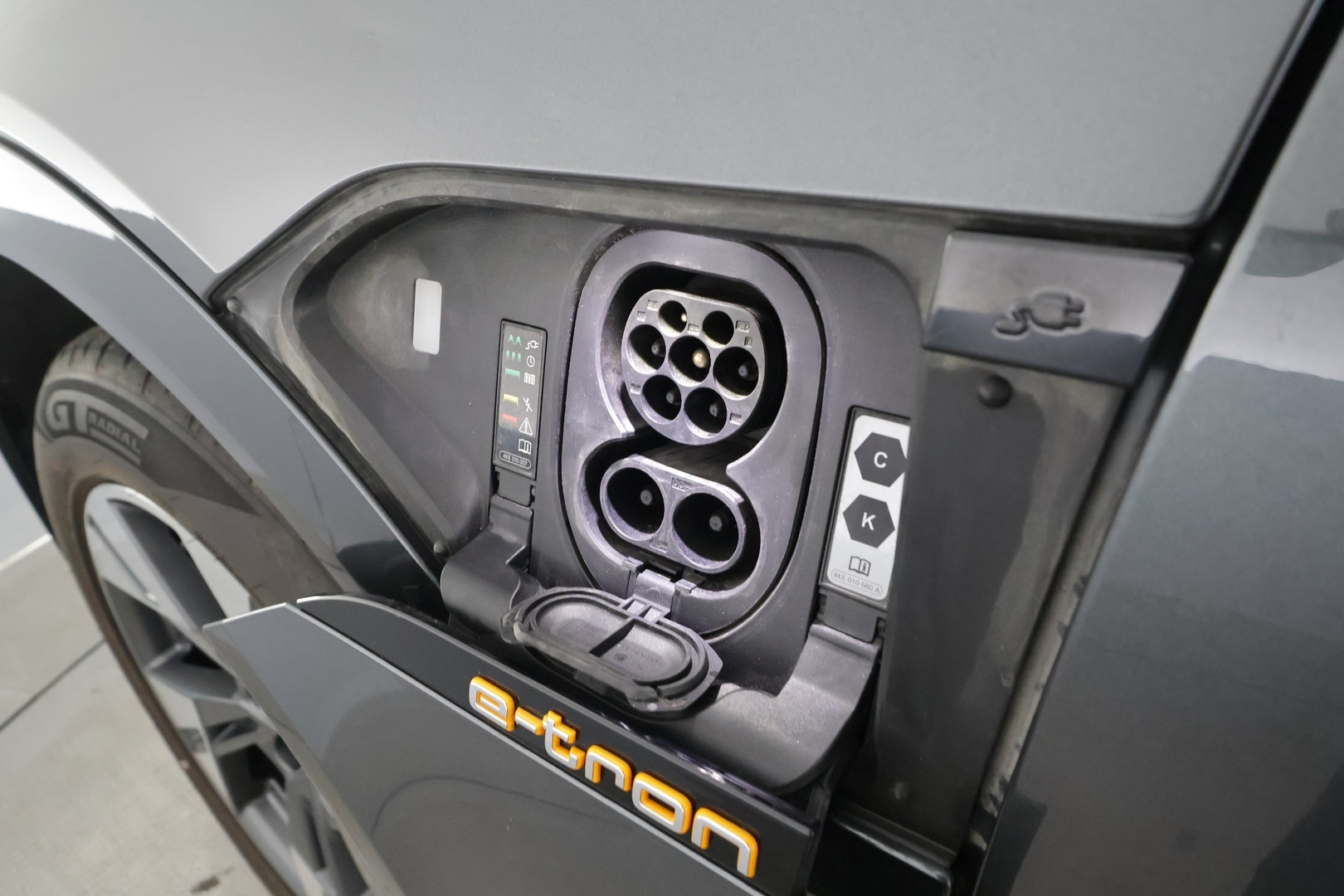 AUDI e-tron 2021