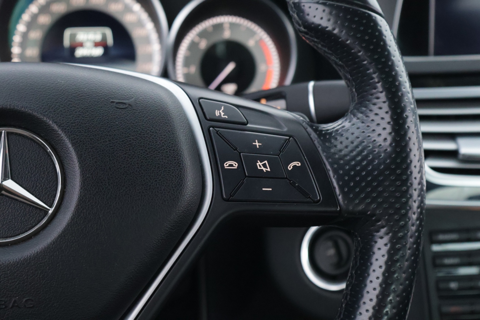 MERCEDES-BENZ E 2014