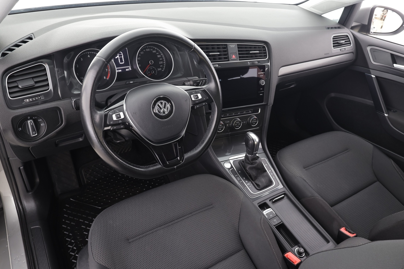 VOLKSWAGEN Golf 2018