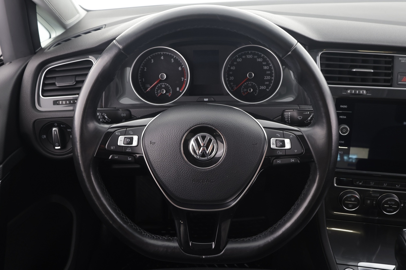 VOLKSWAGEN Golf 2018