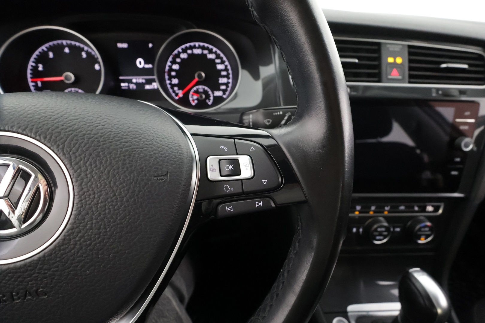 VOLKSWAGEN Golf 2018