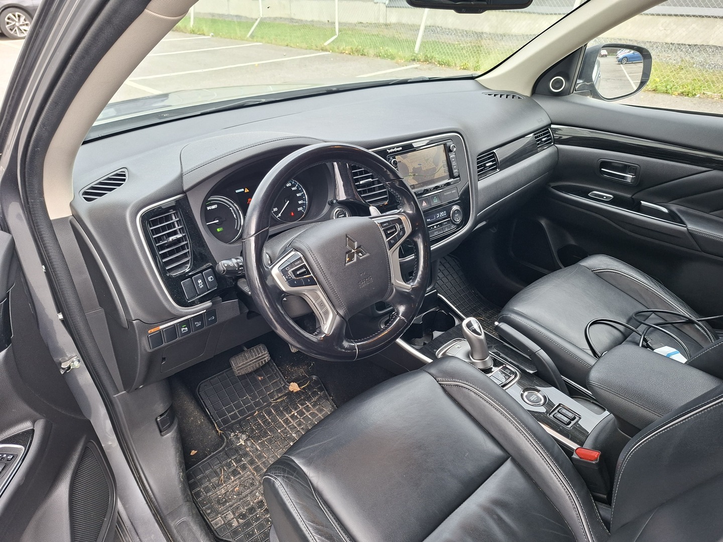 MITSUBISHI OUTLANDER PHEV 2016