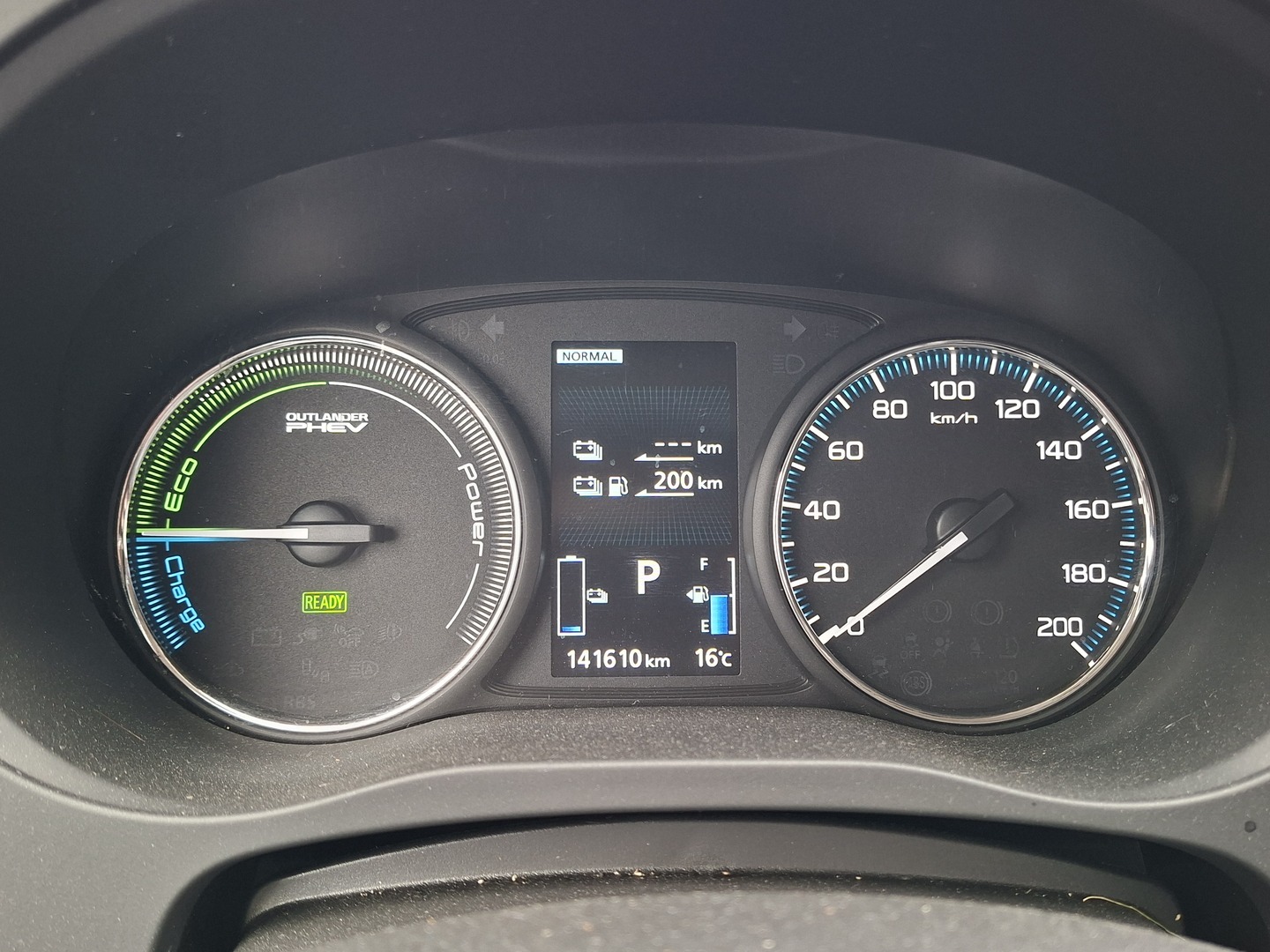 MITSUBISHI OUTLANDER PHEV 2016